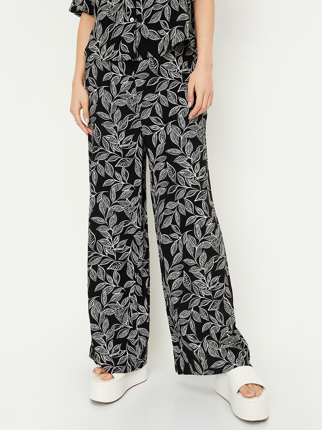 

max Floral Printed Trousers, Black