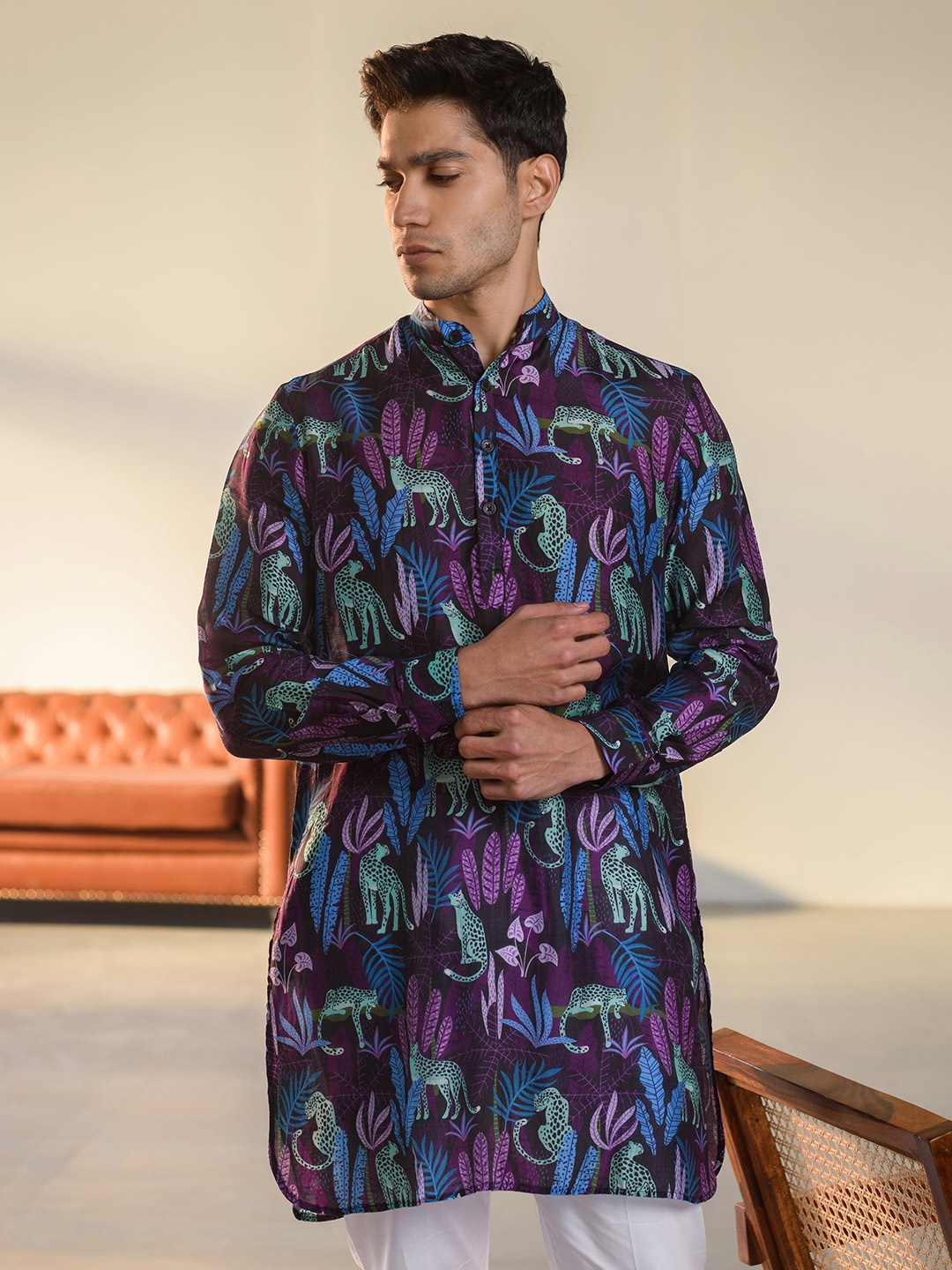 QB MEN Ethnic Motifs Printed Pure Silk Straight Kurta, Navy blue