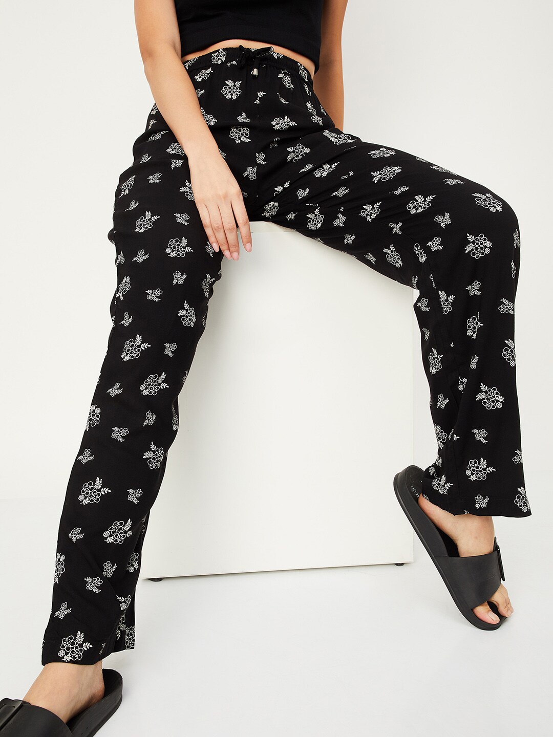 

max Women High-Rise Printed Lounge Pants, Black
