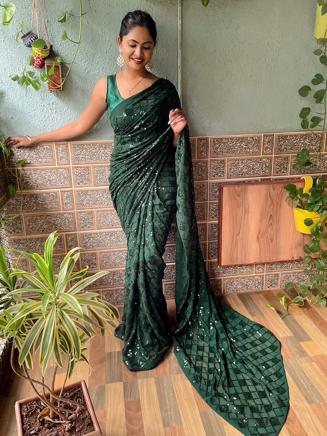 

Mitera Embellished Sequinned Pure Georgette Saree, Green