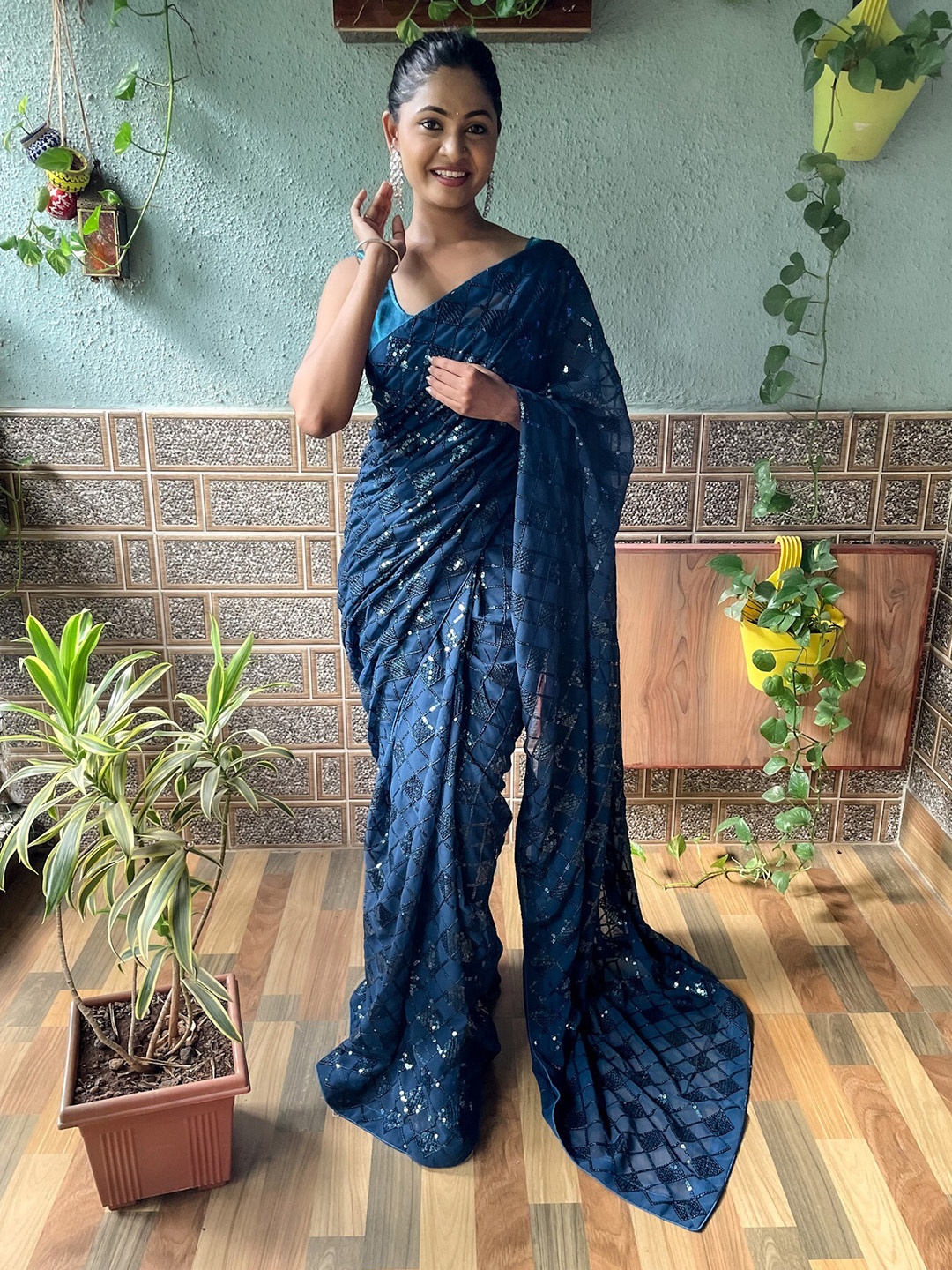 

Mitera Embellished Sequinned Pure Georgette Saree, Teal