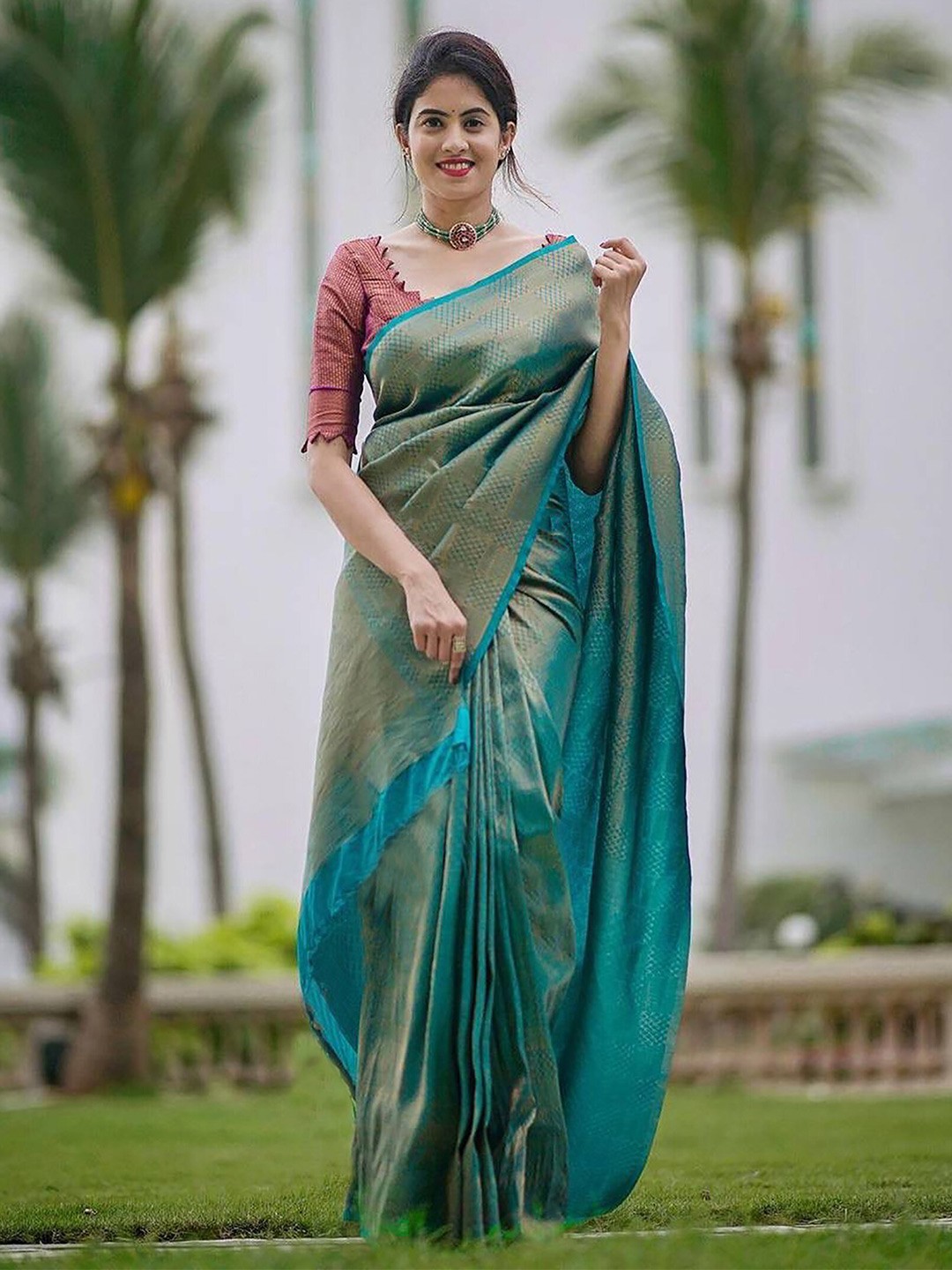 

BerMondsey Ethnic Motifs Woven Design Zari Banarasi Saree, Green
