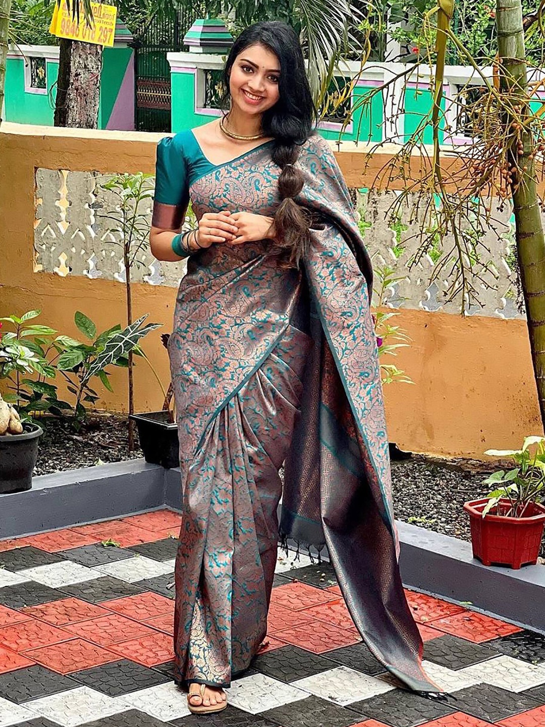 

BerMondsey Ethnic Motifs Woven Design Zari Banarasi Saree, Teal