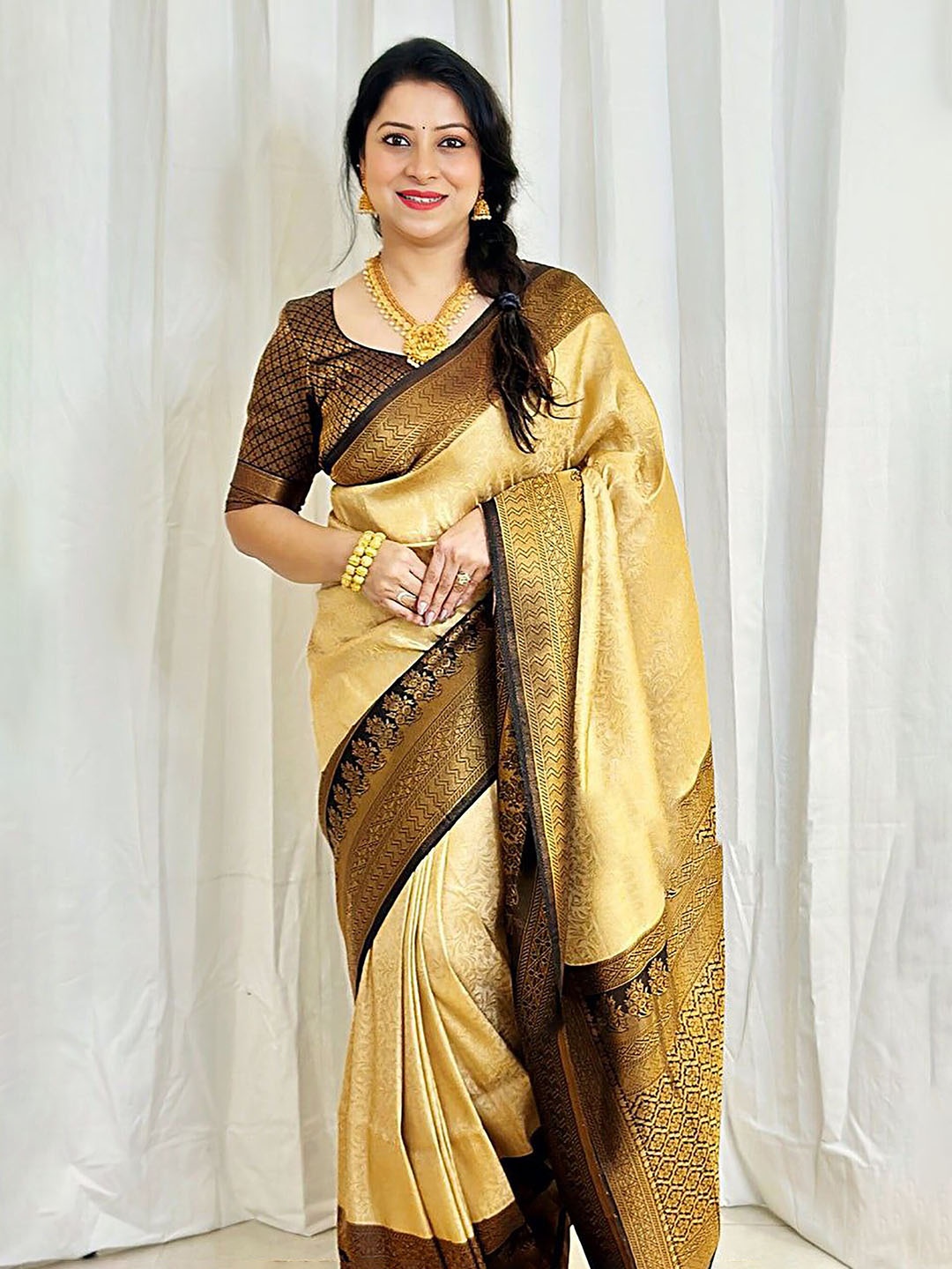 

BerMondsey Ethnic Motifs Woven Design Zari Banarasi Saree, Beige