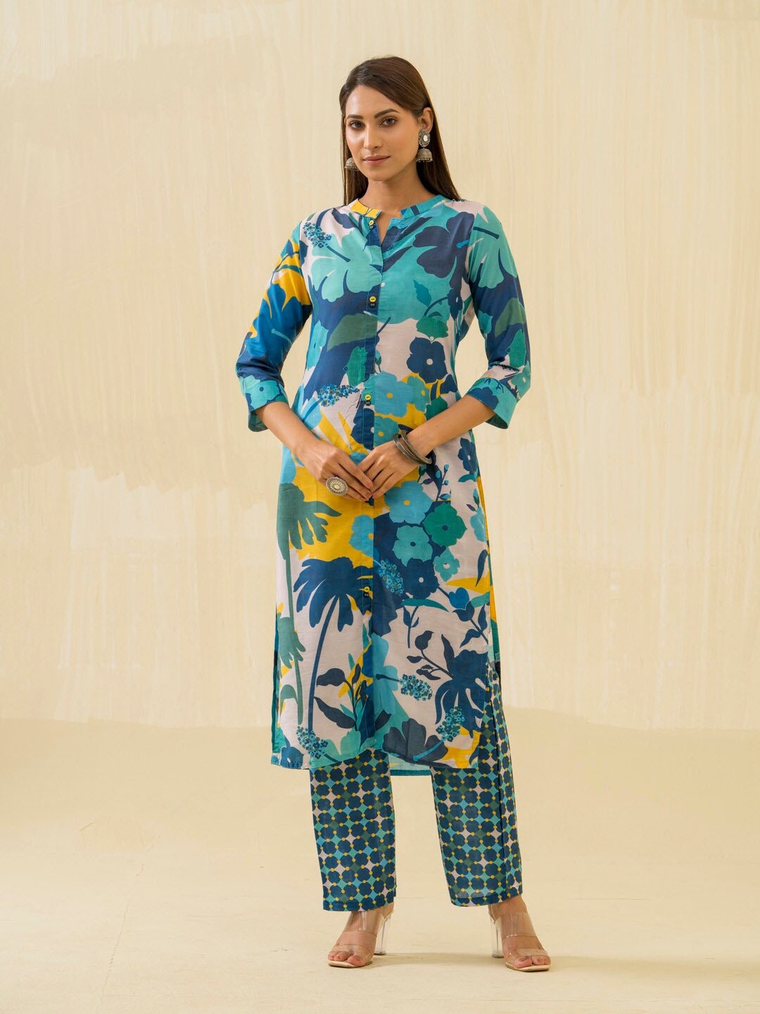 

Ishin Floral Printed Regular Kurta with Palazzos, Green