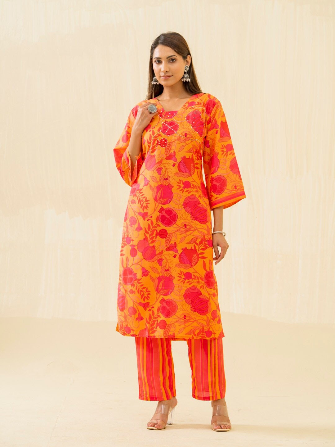 

Ishin Floral Printed Regular Cotton Kurta with Palazzos, Yellow