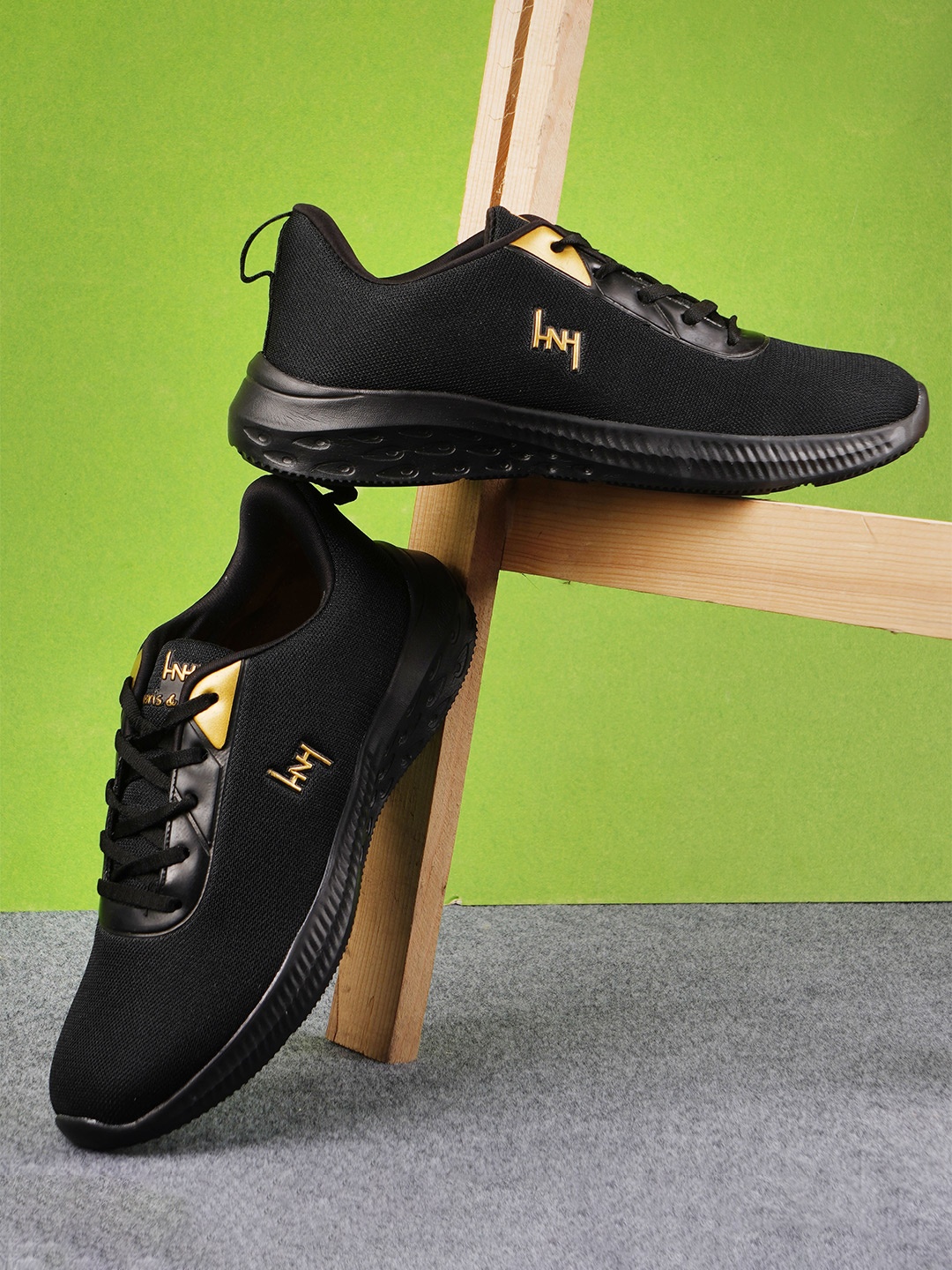 

Heris & Hemly Men Running Shoes, Black