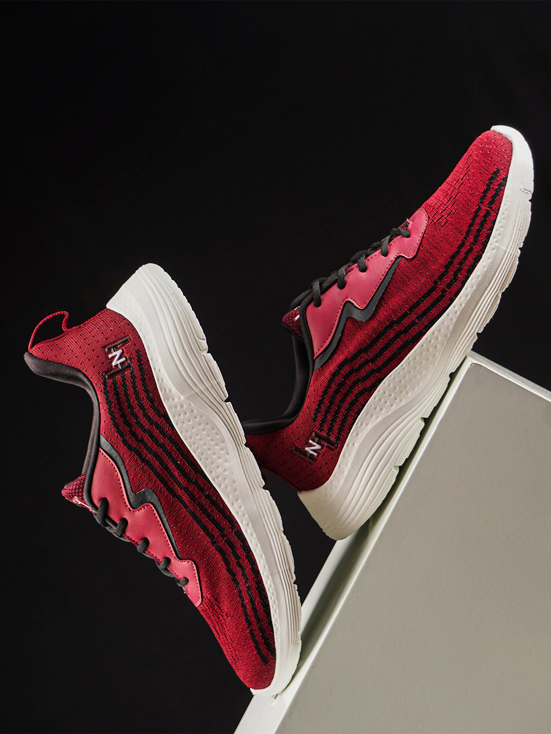 

Heris & Hemly Men Running Shoes, Maroon