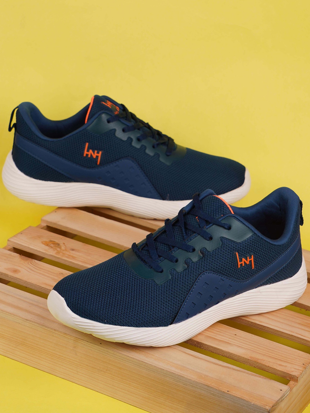 

Heris & Hemly Men Textured Flyknit Running Shoes, Navy blue