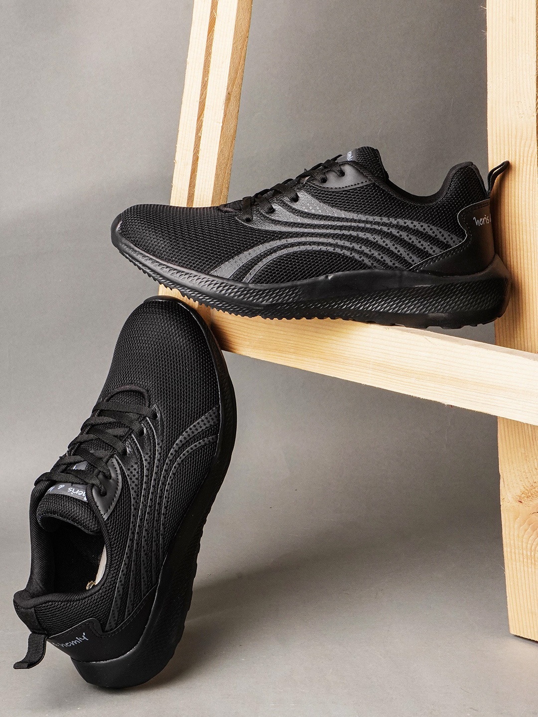 

Heris & Hemly Men Textured Lace Up Running Shoes, Black