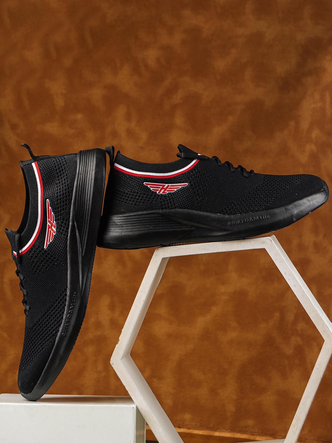 

Heris & Hemly Men Running Shoes, Black