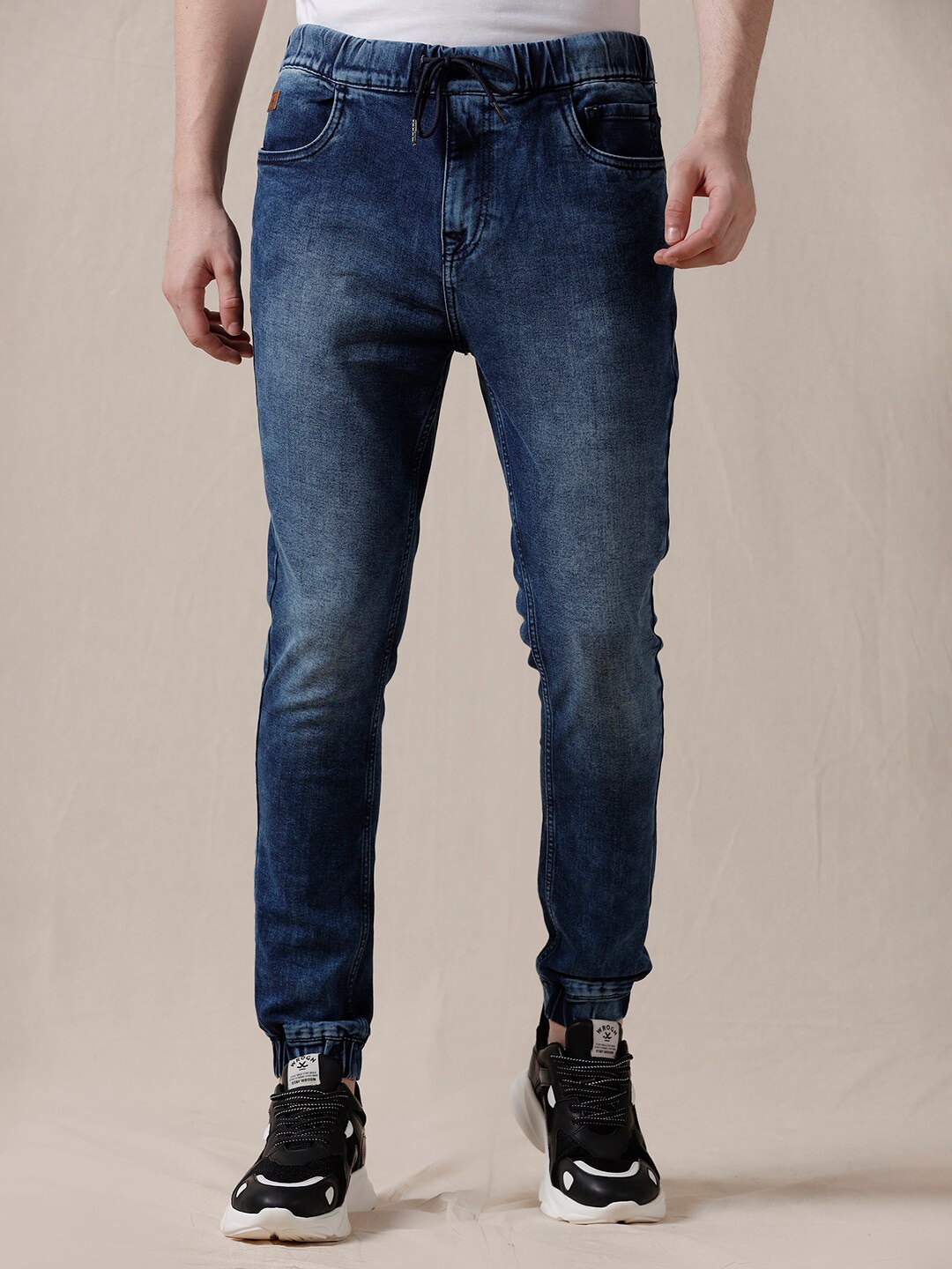 

WROGN Men Slim-Fit Light Fade Cotton Jogges Jeans, Blue