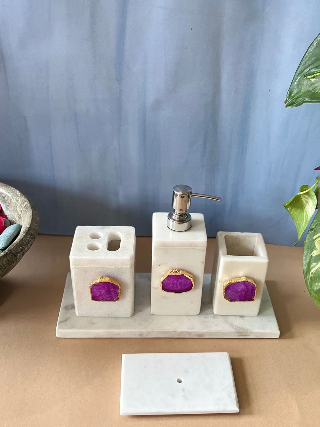 

HOMEARTE White & Pink 5 Pieces Stoneware Bath Accessories Set
