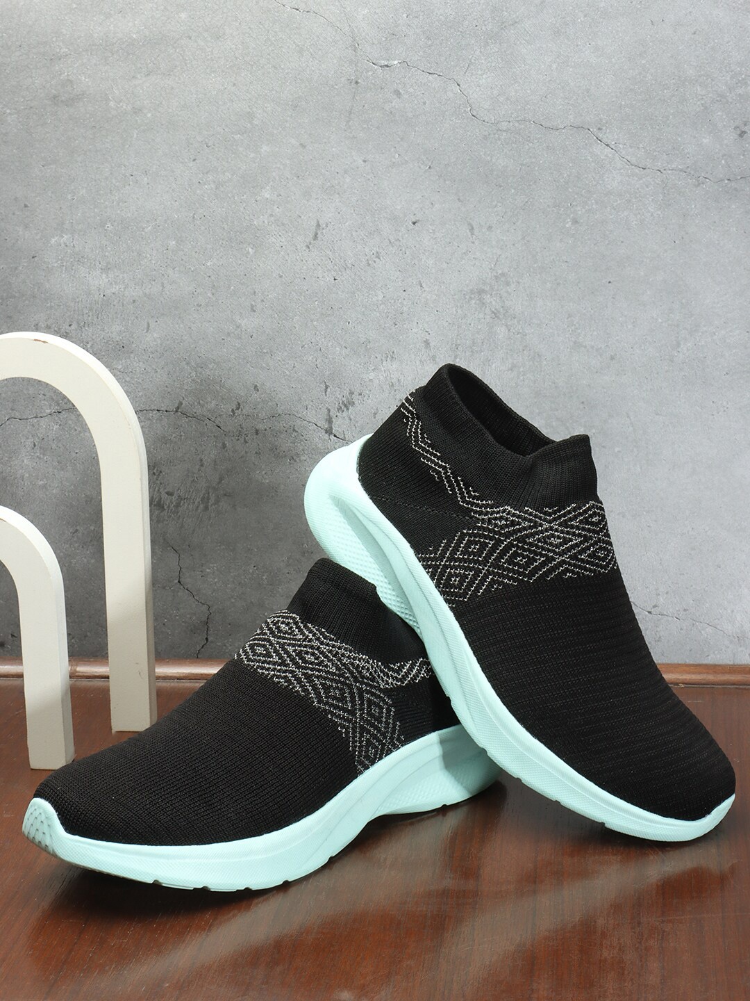 

Killer Women Printed Round Toe Textile Lightweight Slip-On Sneakers, Black