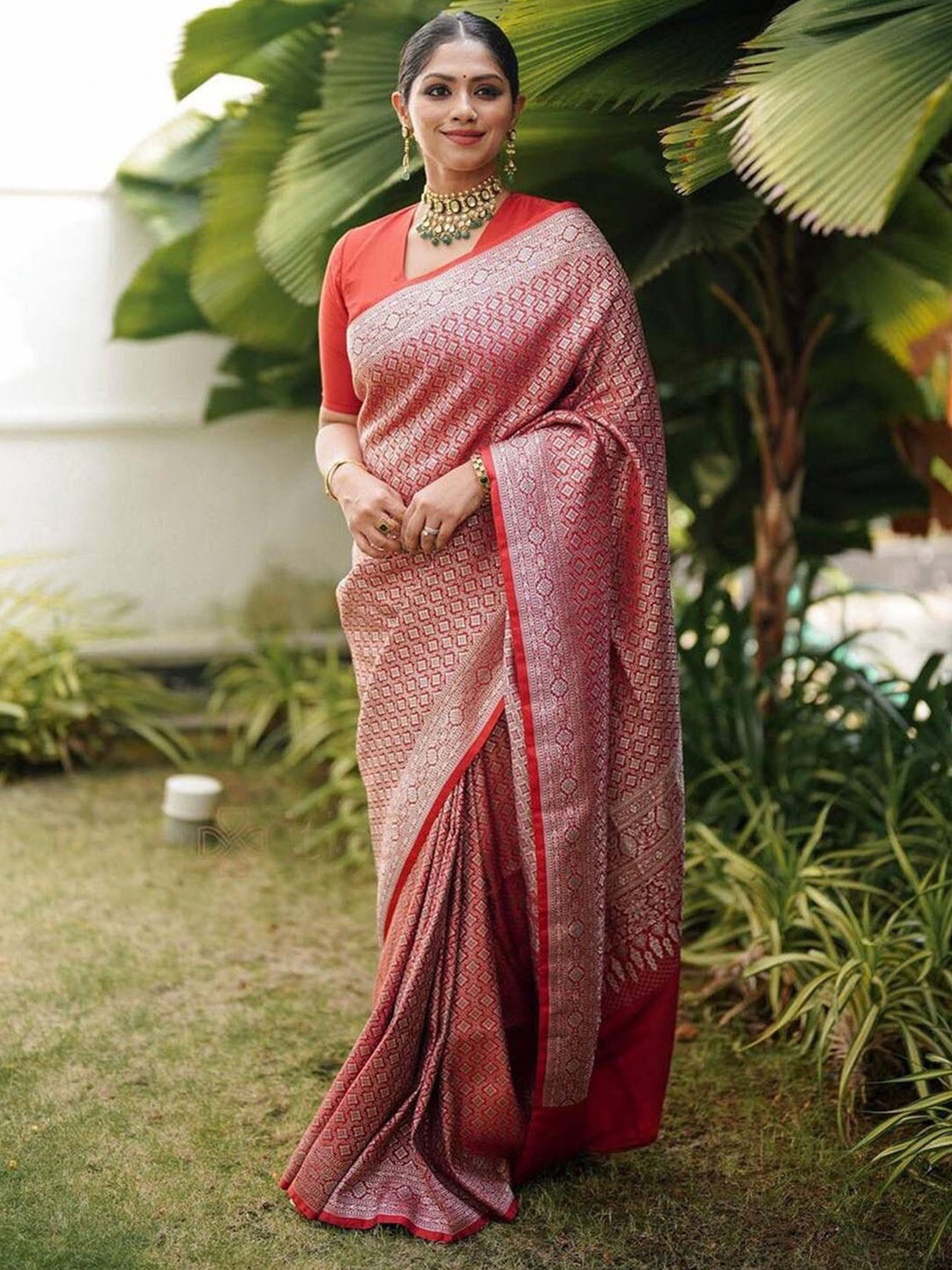 

Mitera Ethnic Motifs Zari Art Silk Saree, Red