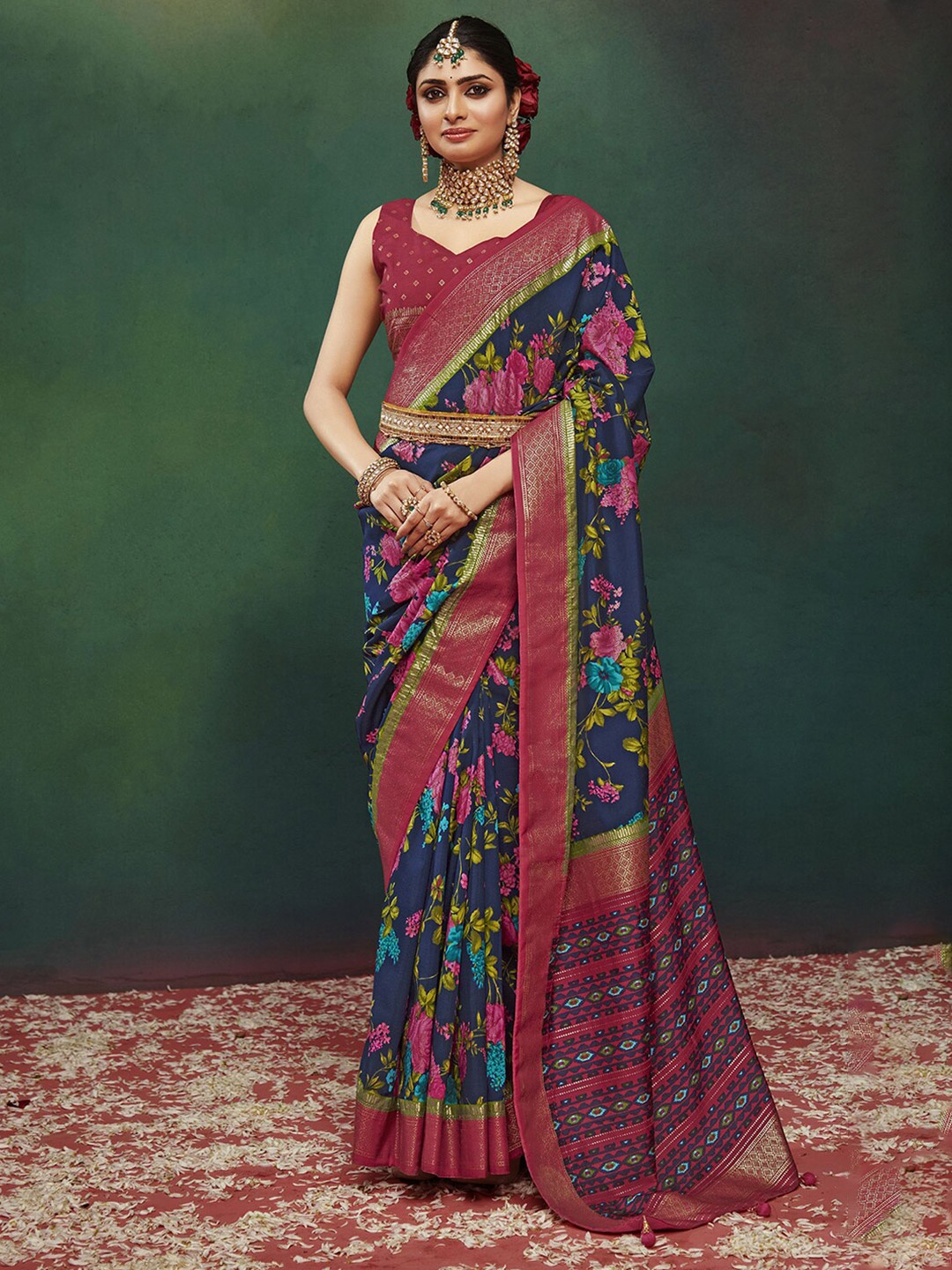 

Mitera Floral Printed Saree with Belt, Red