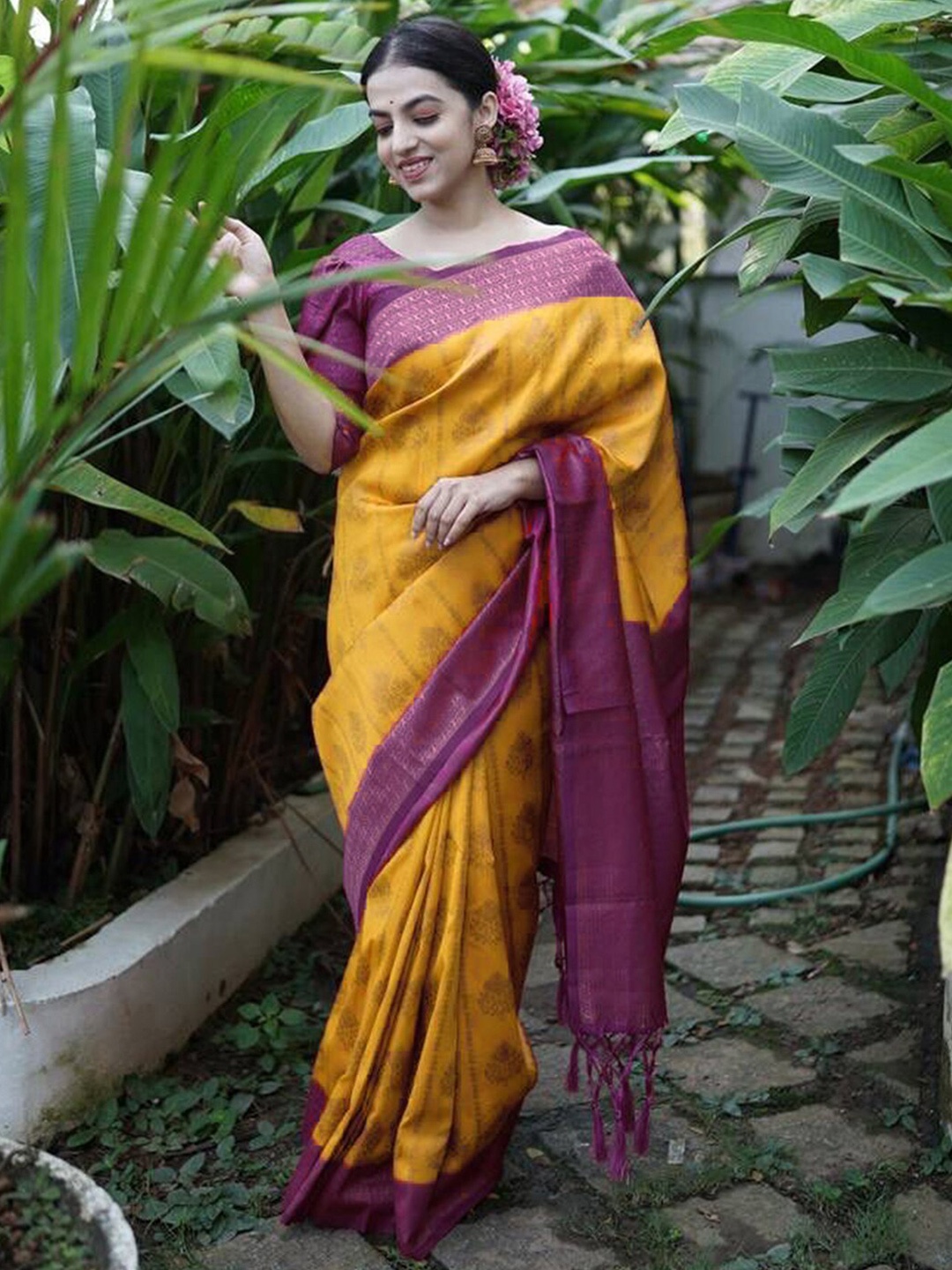 

Mitera Woven Design Zari Art Silk Saree, Yellow