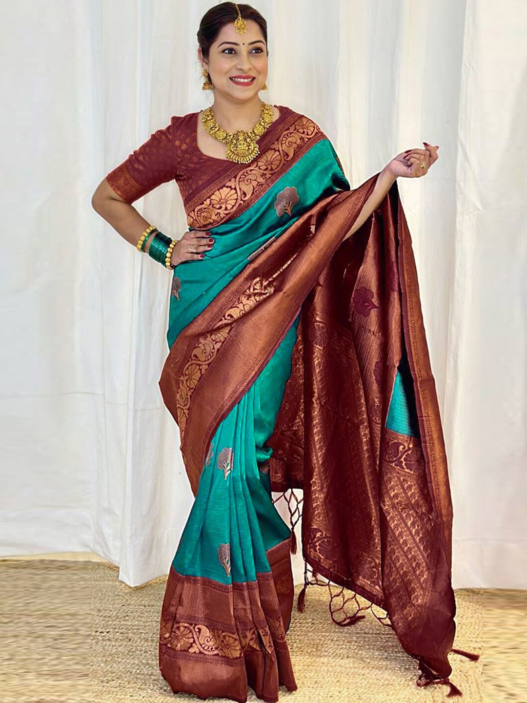 

Mitera Woven Design Zari Art Silk Saree, Green