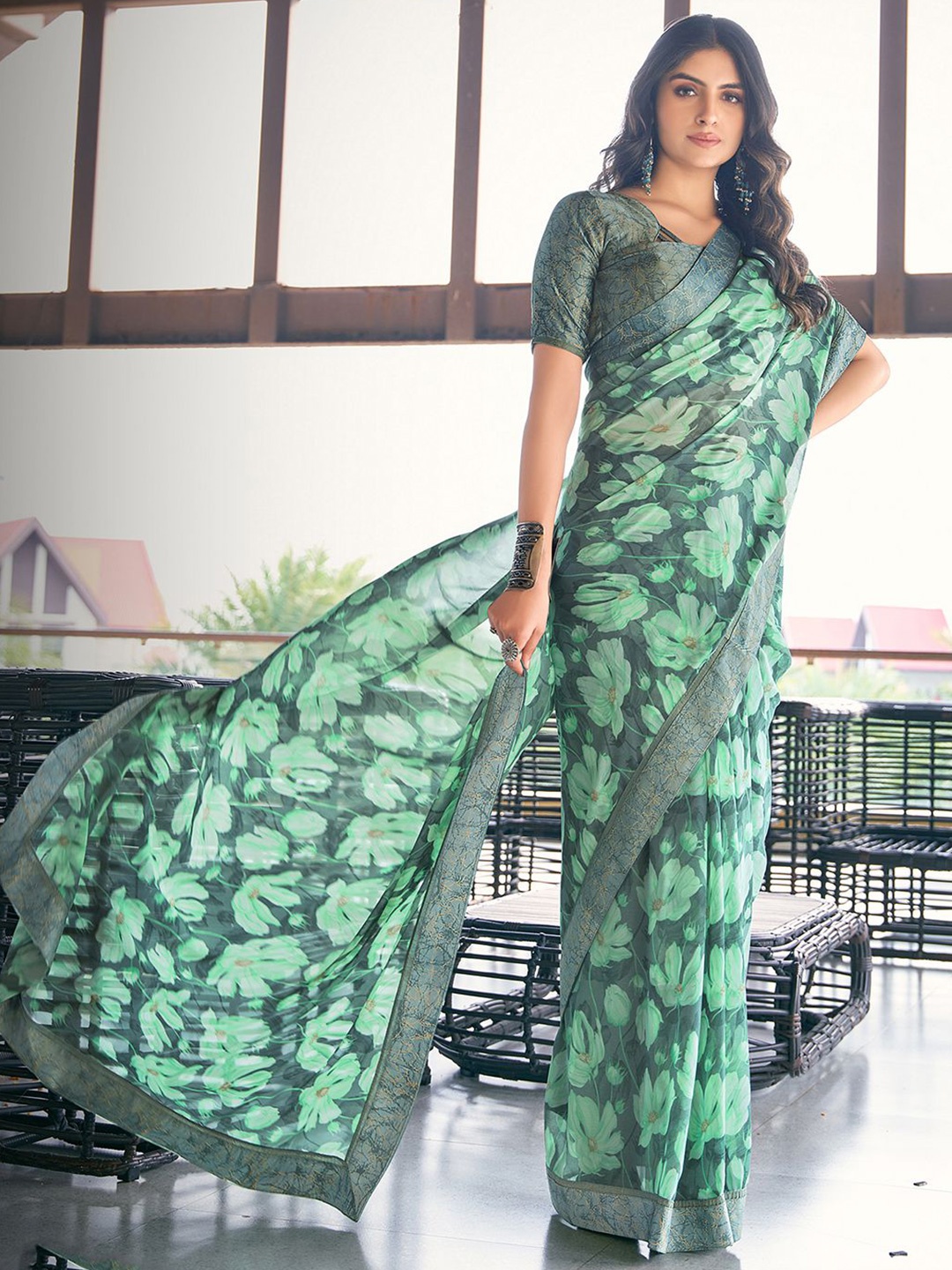 

Mitera Floral Printed Saree, Green