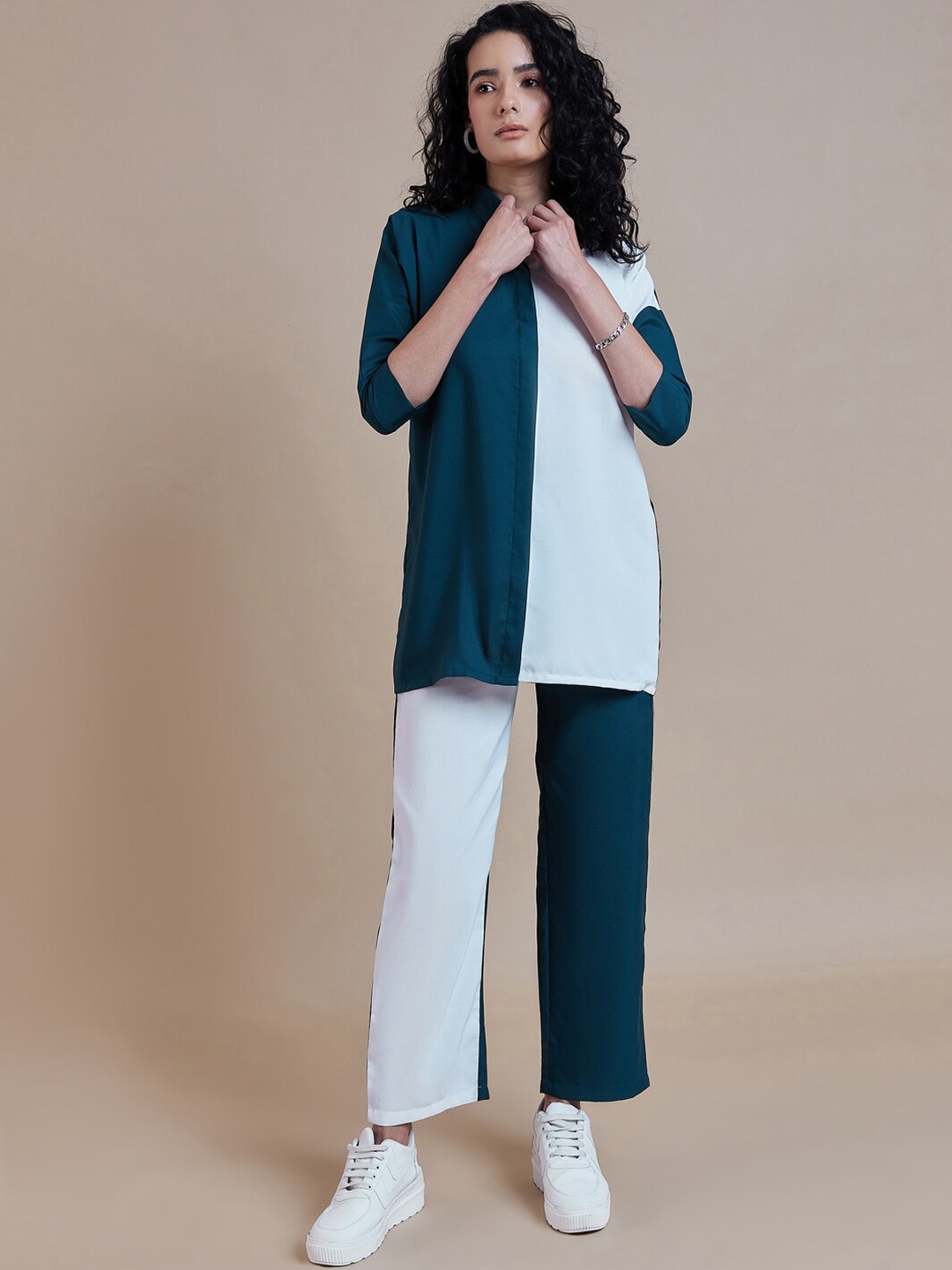 

The Roadster Lifestyle Co. Colourblocked Collar Shirt With Trousers, Teal