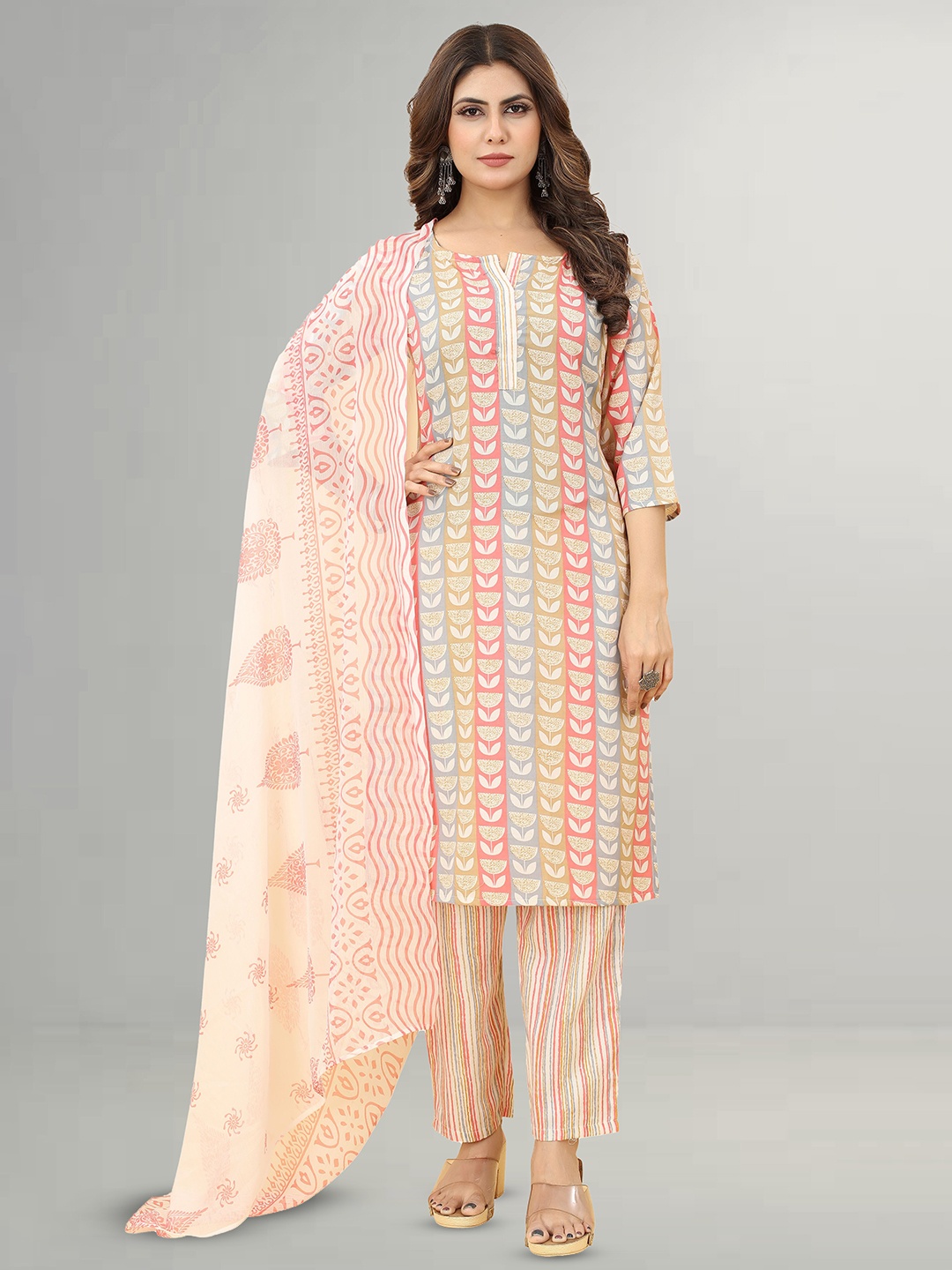 

Kiwie Women Floral Printed Regular Kurta with Salwar & With Dupatta, Peach