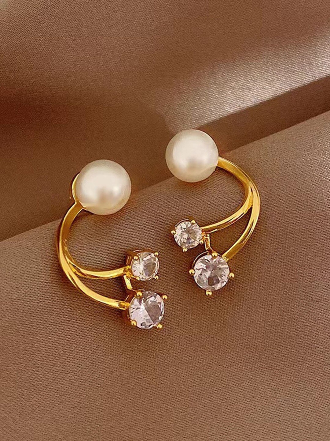 

VAGHBHATT Gold-Plated Artificial Stones-Studded Classic Studs Earrings