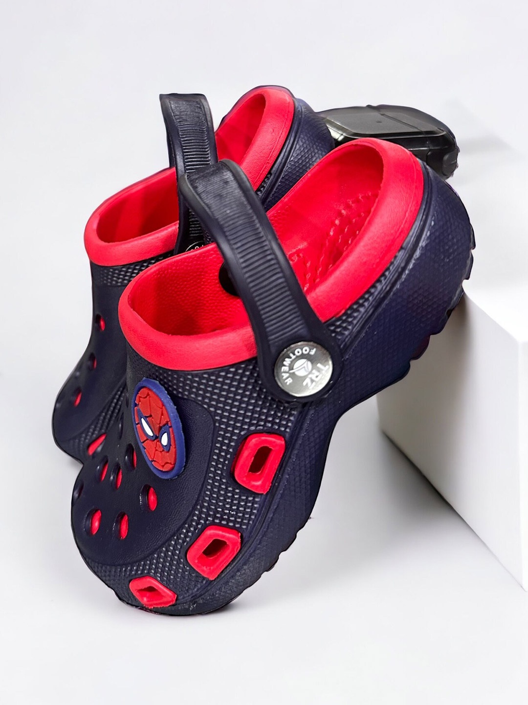 

BAESD Kids Spider Man Applique Clogs, Red