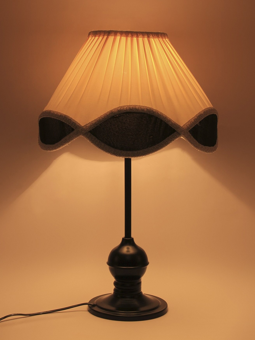 

Devansh White & Black Contemporary Frustum Cotton & Iron Table Lamp