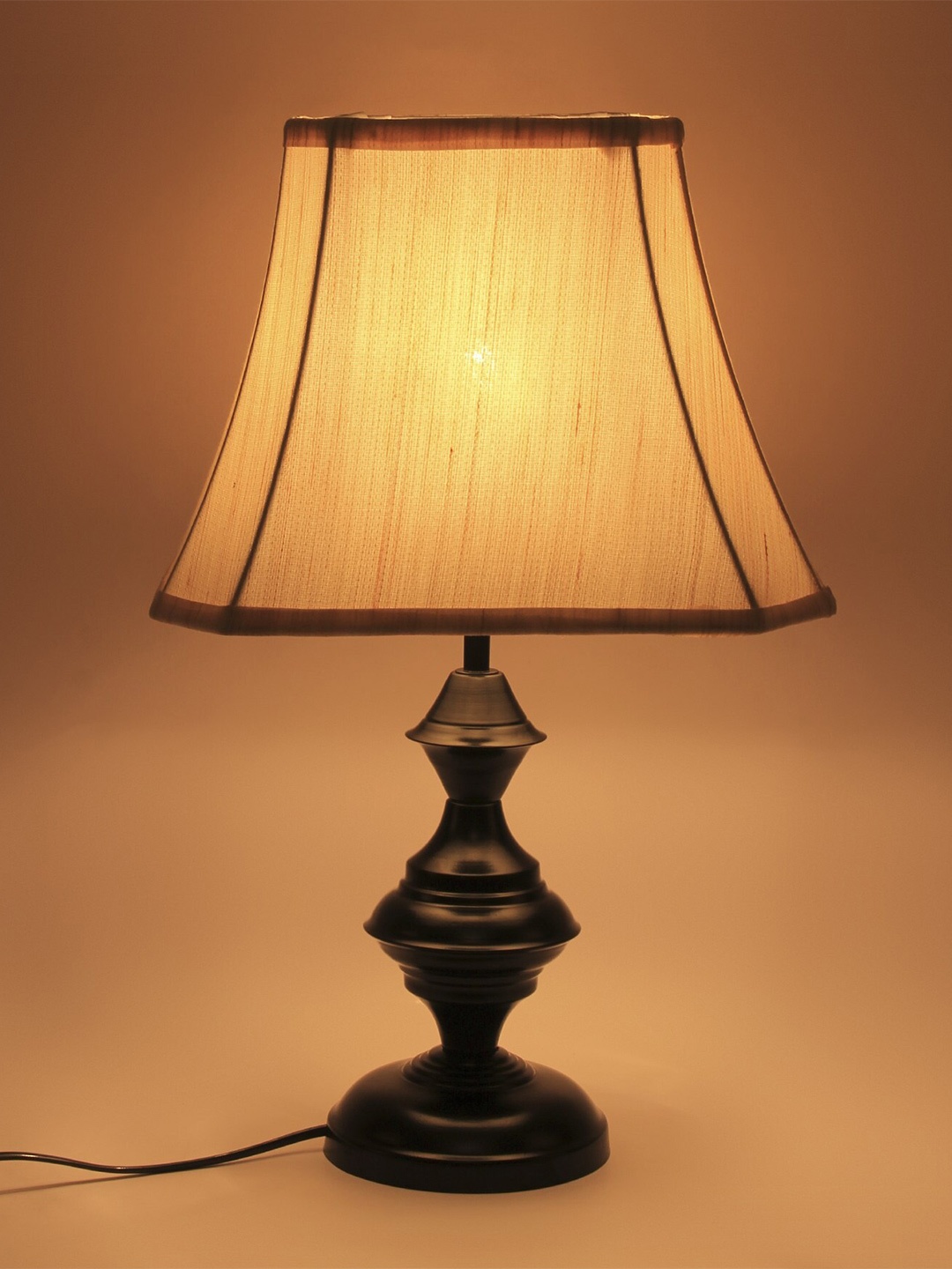 

Devansh Off White & Black Traditional Frustum Cotton & Iron Table Lamp