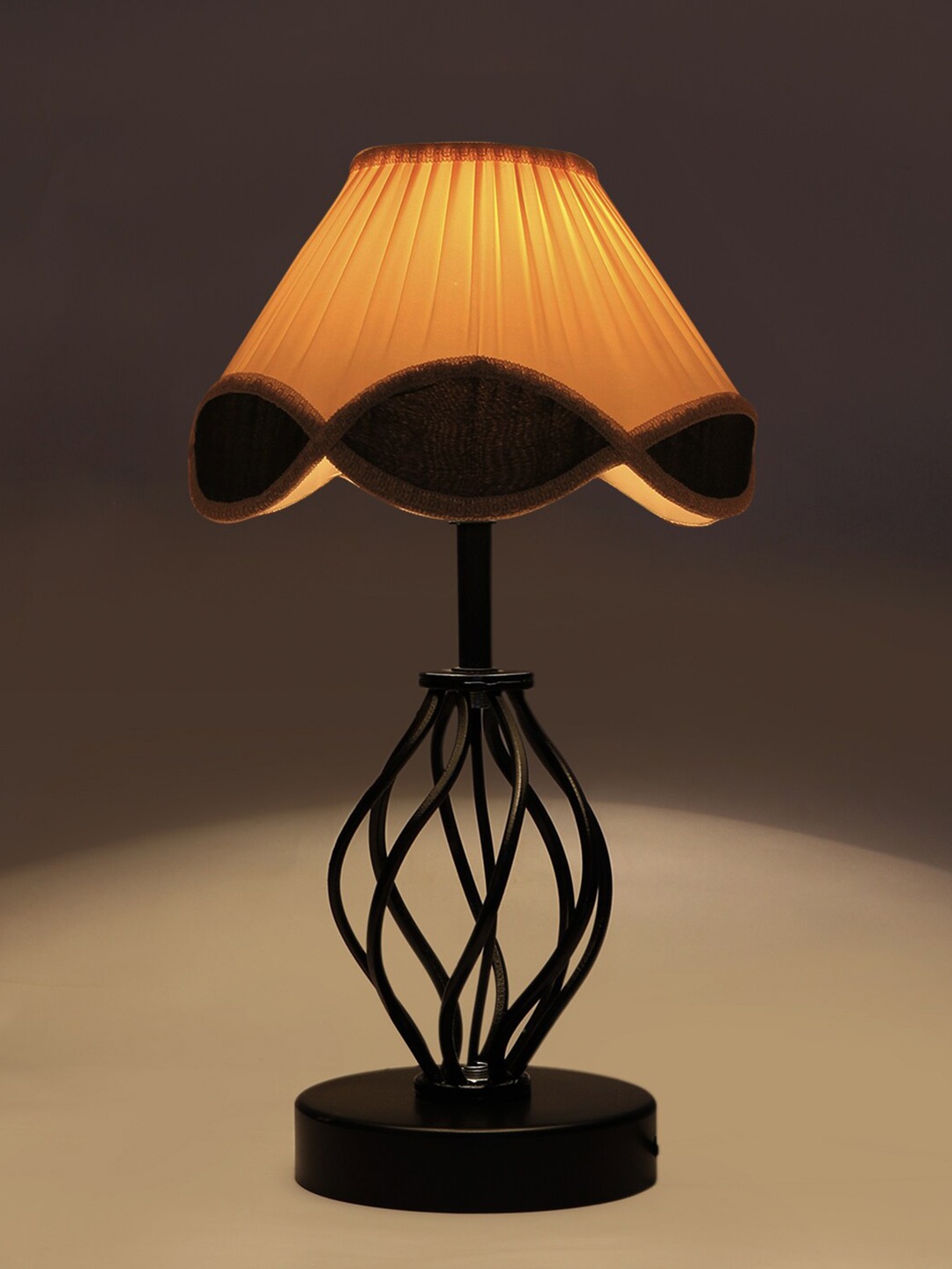 

Devansh White & Black Contemporary Frustum Cotton & Iron Table Lamp