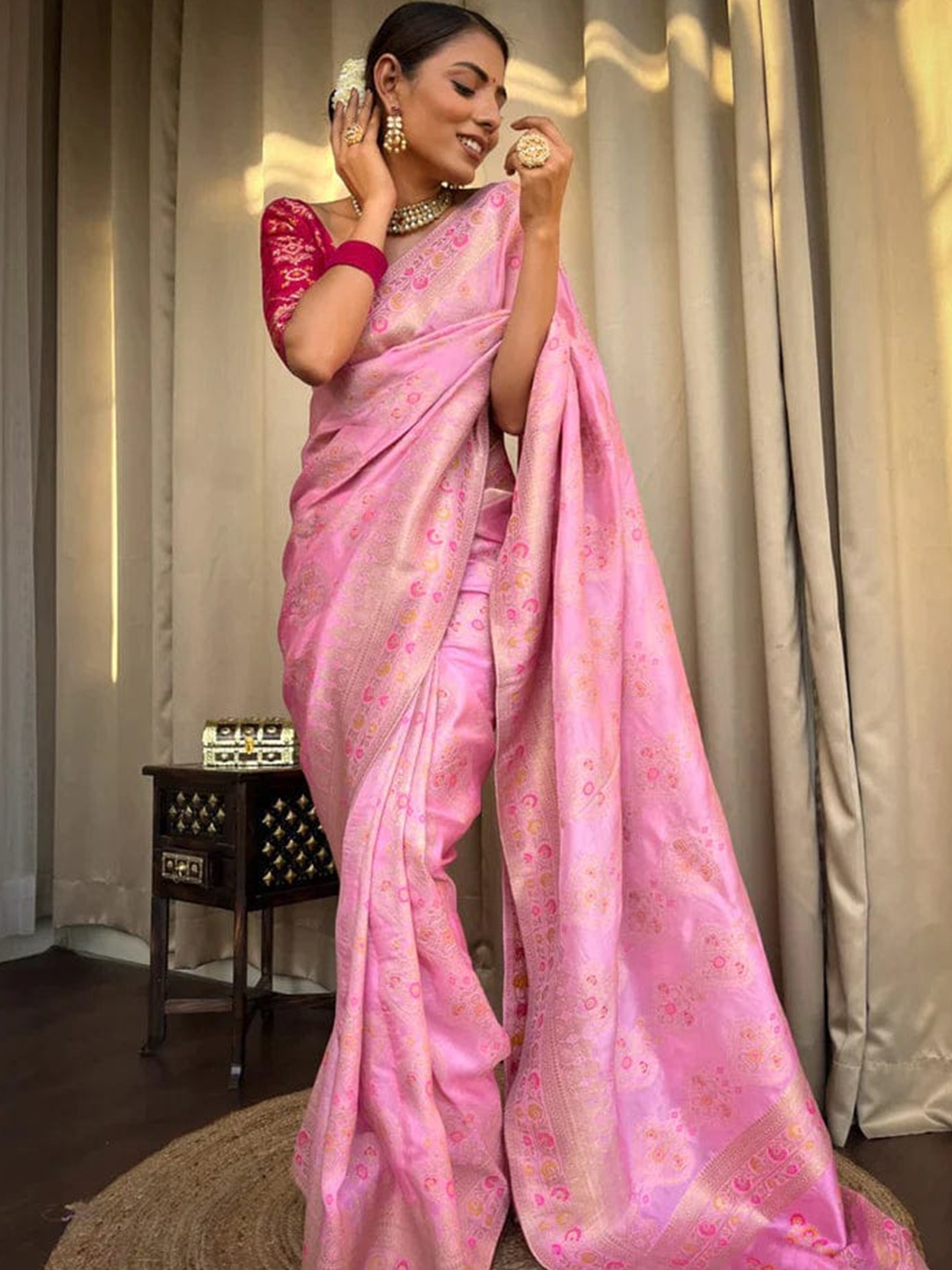 

Munir Floral Woven Design Zari Pure Silk Saree, Pink