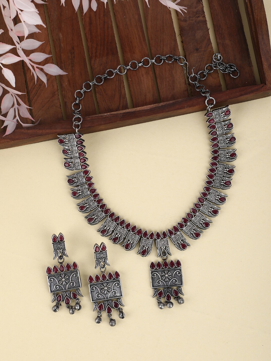 

Sangria Silver Toned Silver Plated Oxidised German Silver Jewellery Set