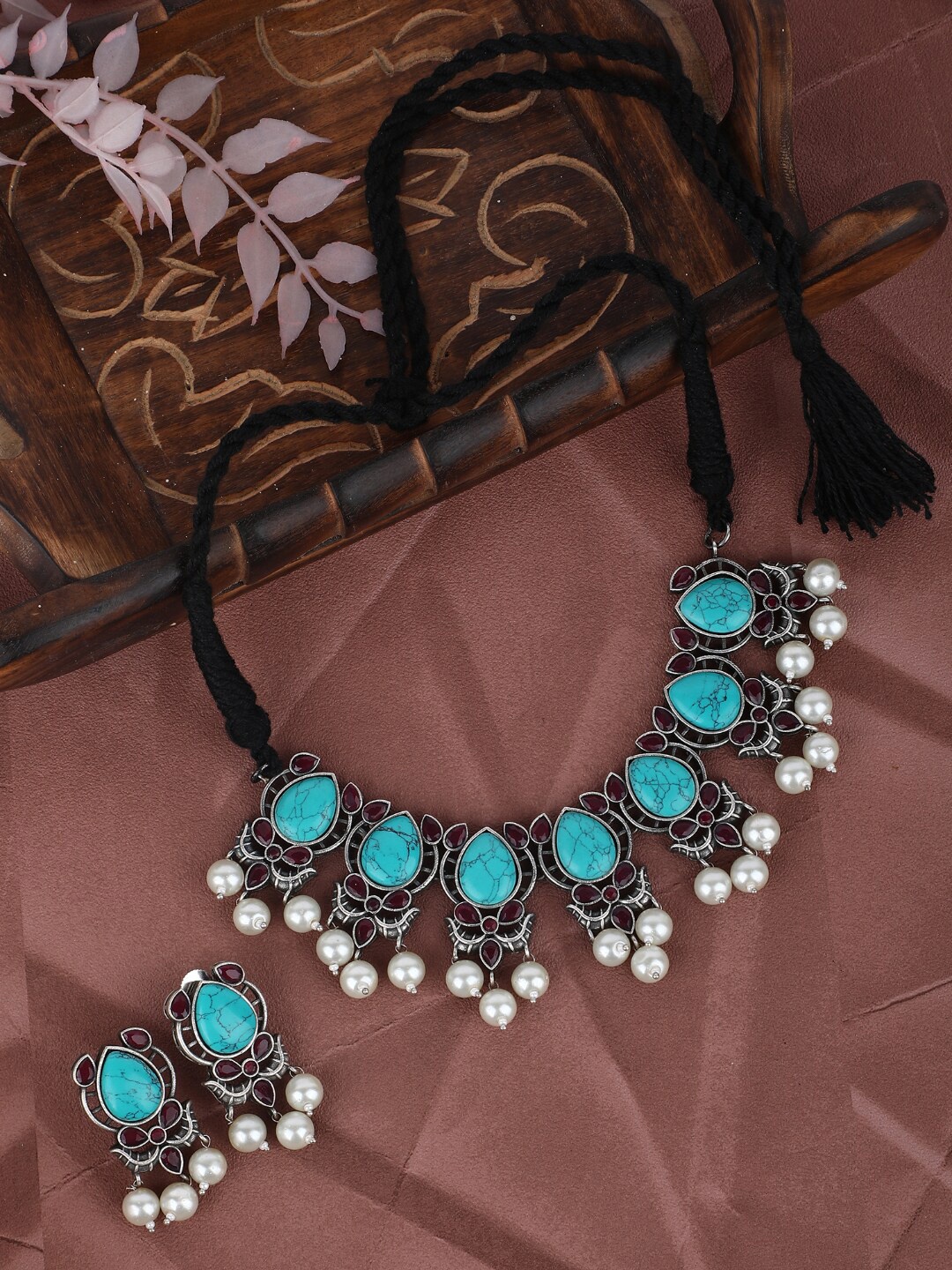 

Sangria Silver Toned Silver Plated Oxidised German Silver Jewellery Set