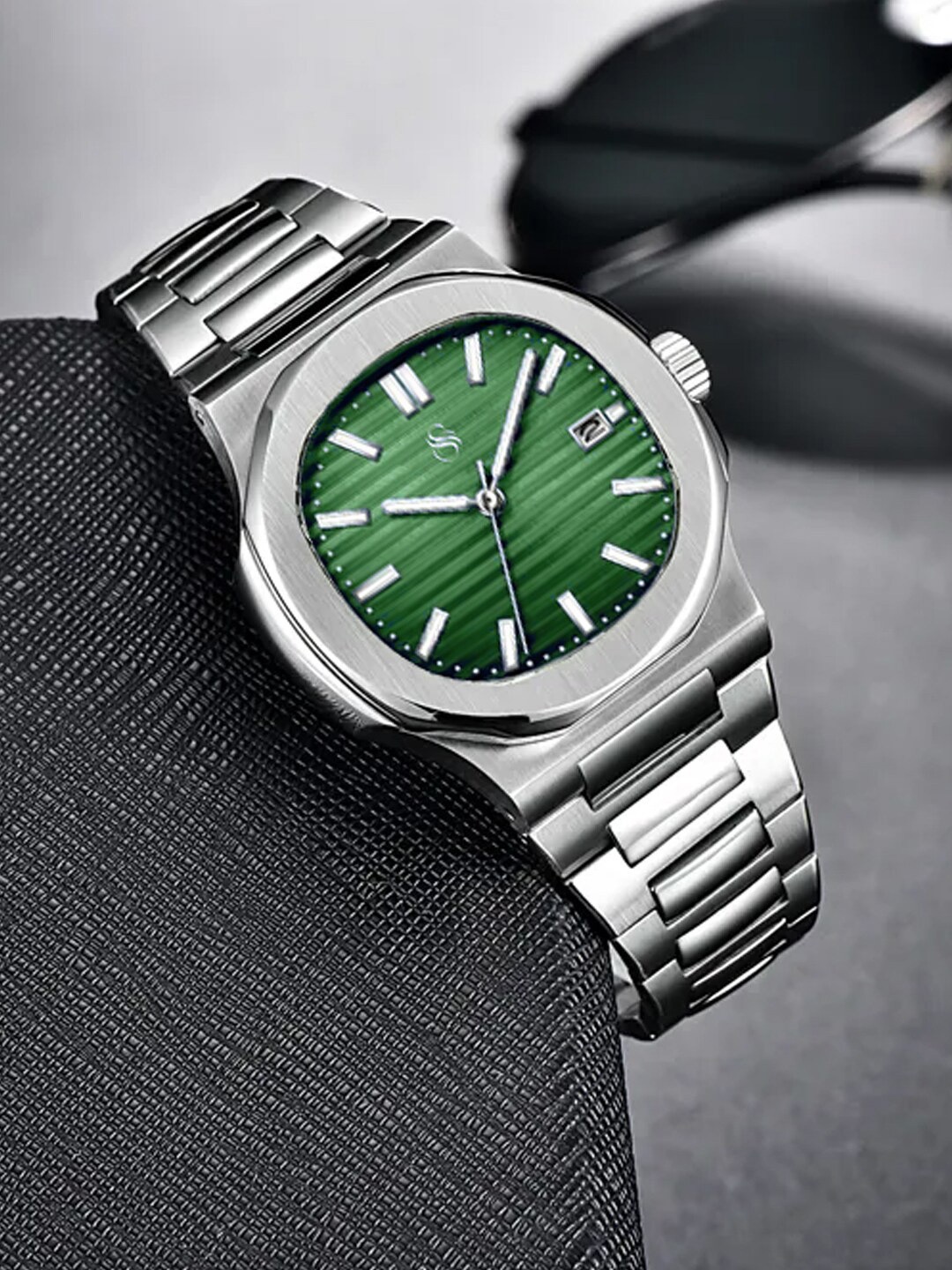 

Shocknshop Men Stainless Steel Bracelet Style Straps Analogue Chronograph Watch W85GRN, Silver