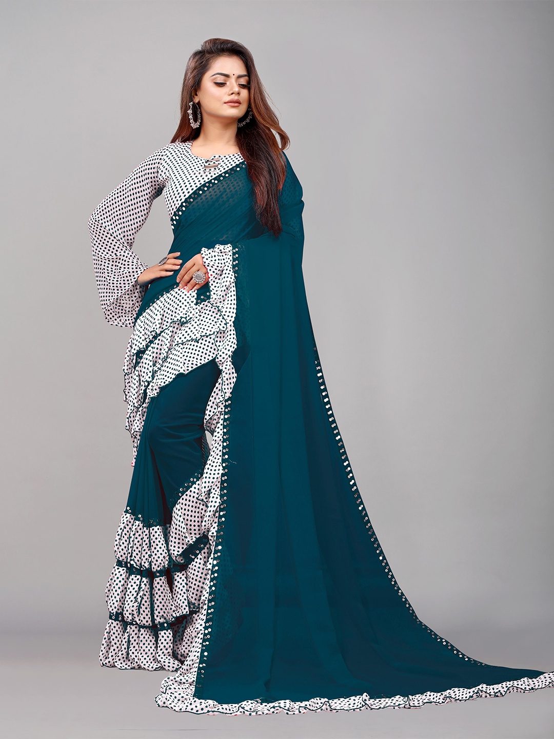 

Flip The Style Sequinned Pure Georgette Saree, Green