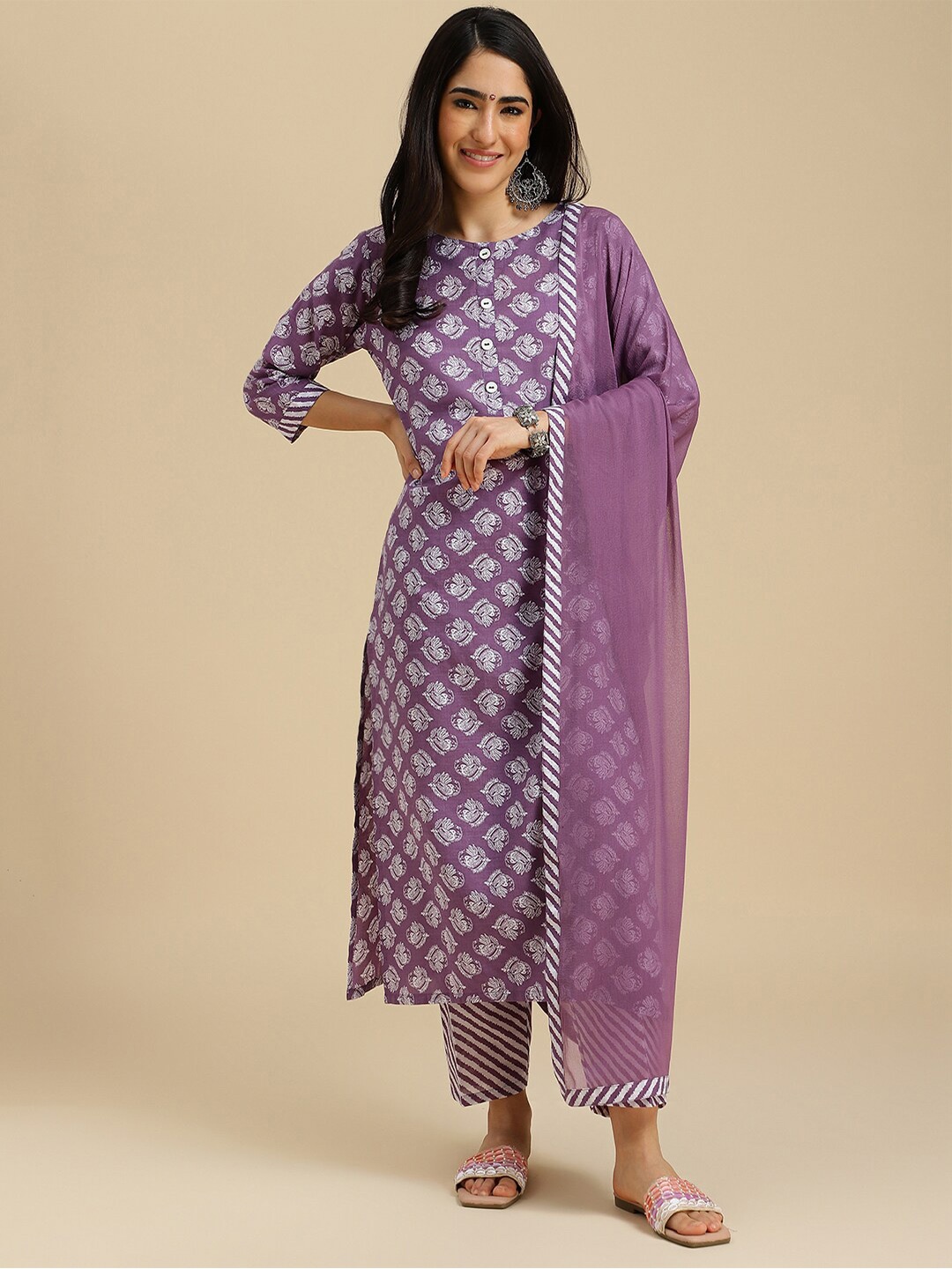 

MOKOSH Round neck Ethnic Motifs Printed Regular Kurta with Trousers & With Dupatta, Lavender