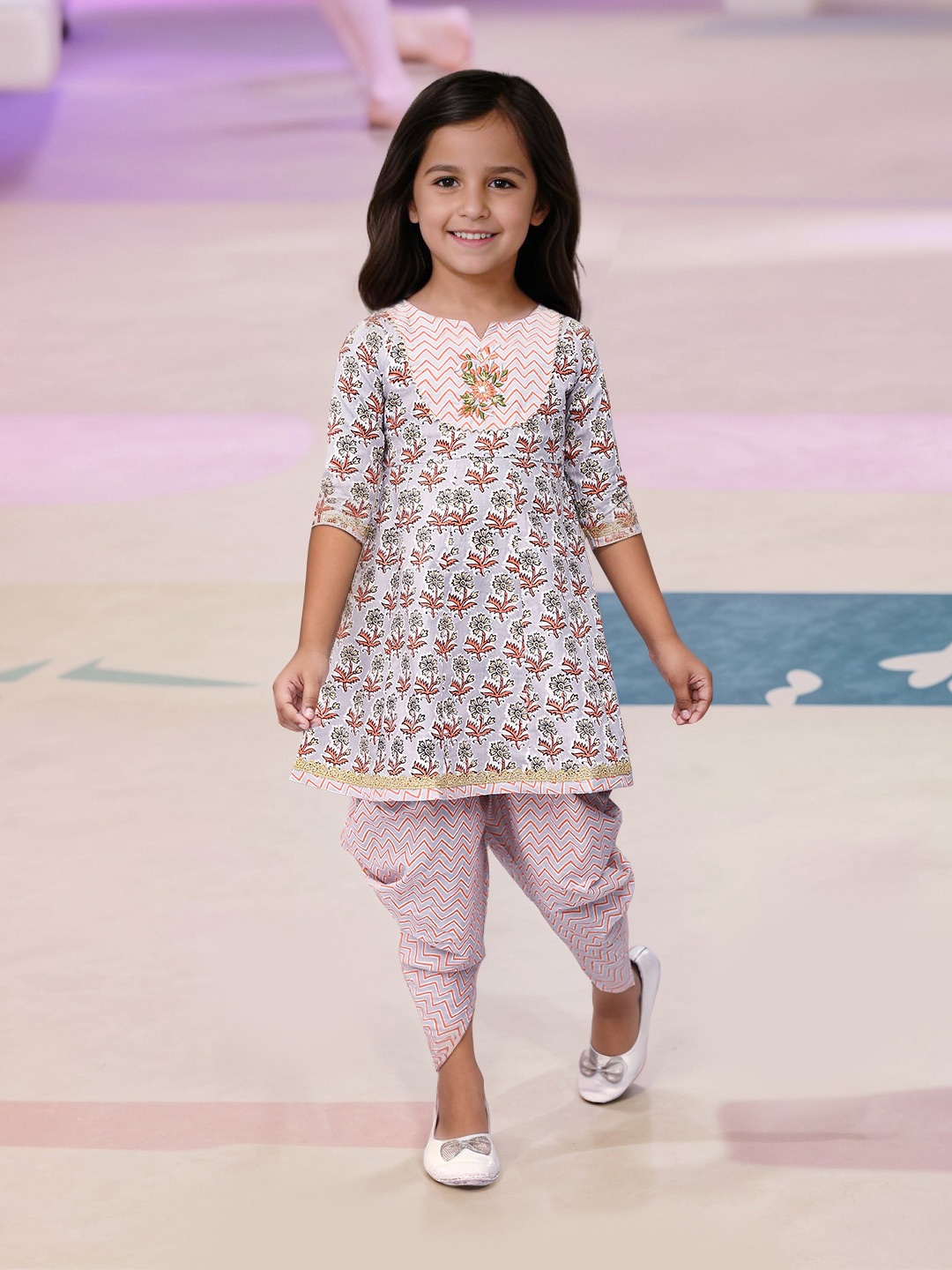 

Toonyport Girls Floral Printed Gotta Patti Pure Cotton A Line Kurta with Dhoti Pant, Grey