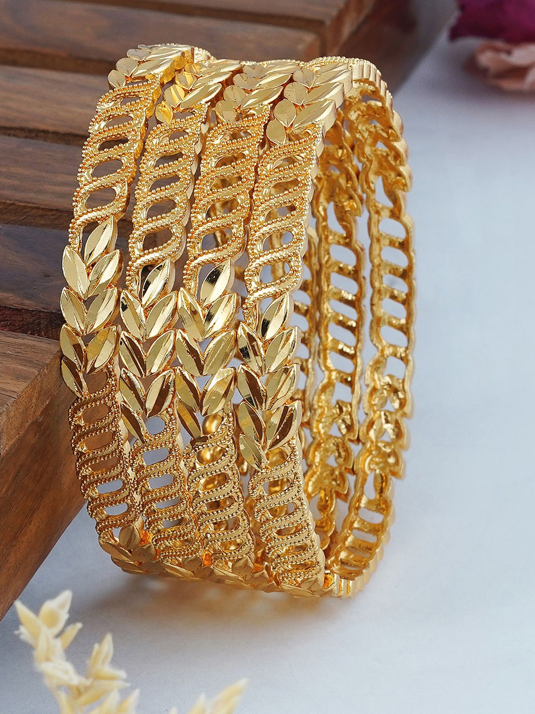 

MANSIYAORANGE Set Of 4 Gold-Plated Bangles