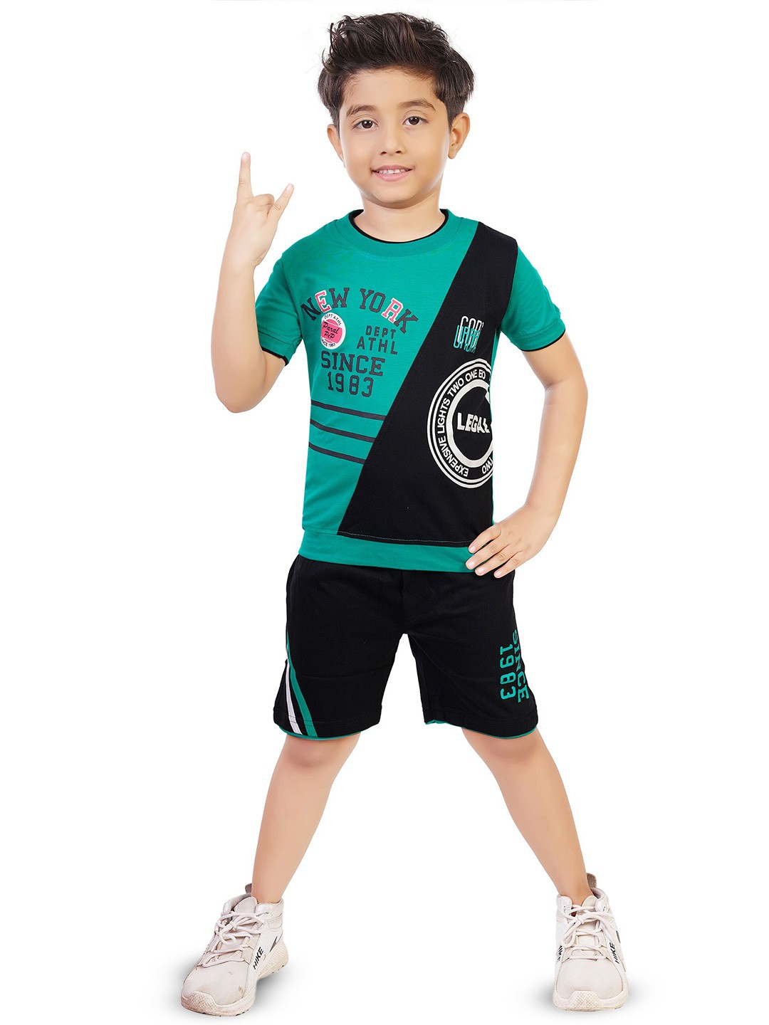 

CELEBRITY CLUB Boys Typography Printed T-shirt With Shorts, Green