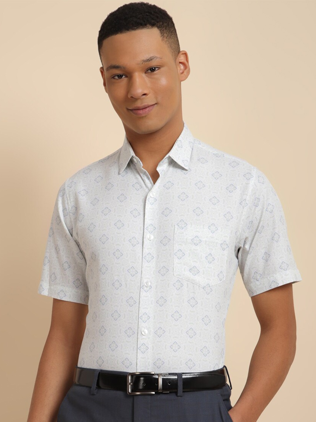 

Allen Solly Floral Cotton Spread Collar Slim Fit Printed Formal Shirt, White