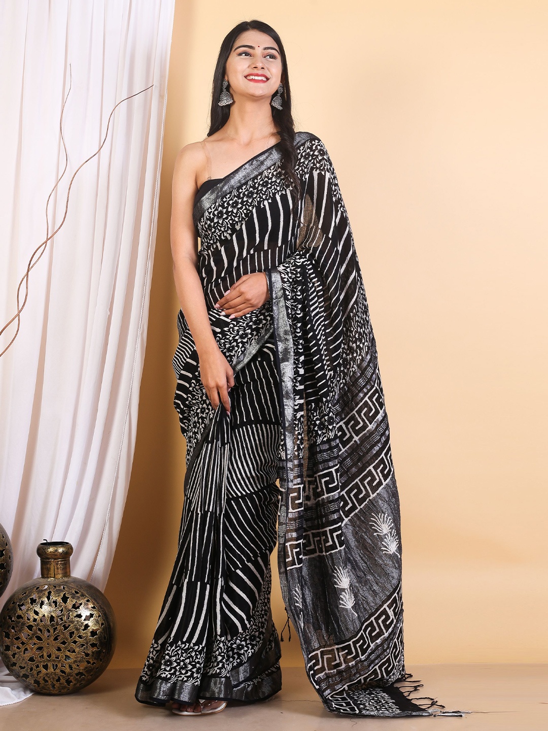 

PALLO LATKE Black & White Zari Block Print Saree