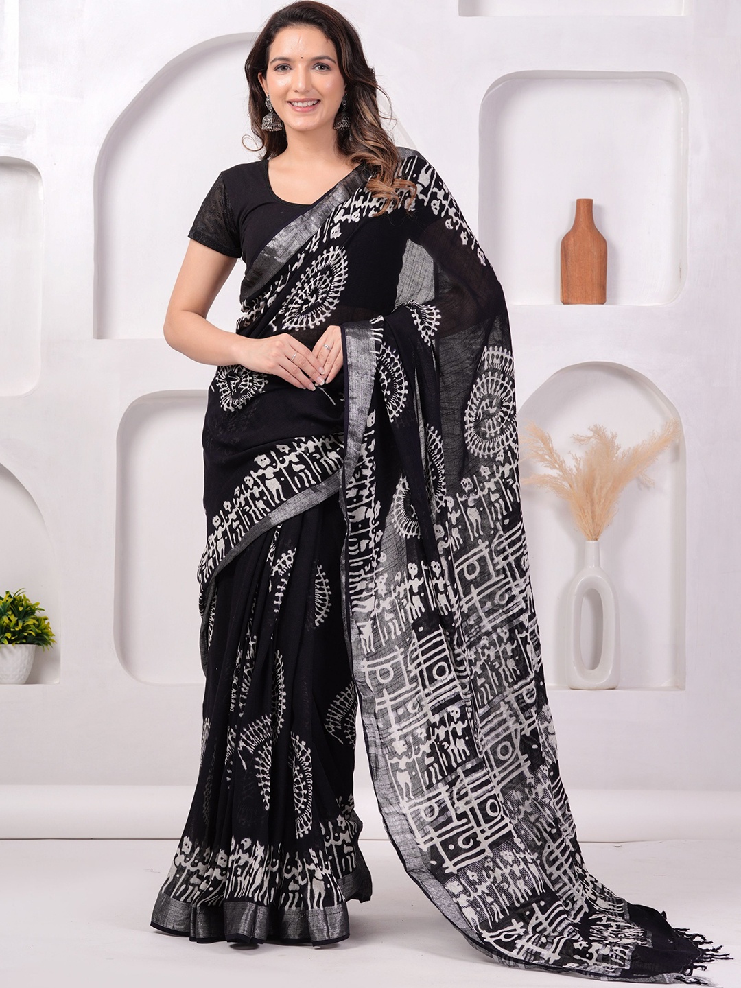 

PALLO LATKE Black & White Ethnic Motifs Zari Block Printed Cotton Saree