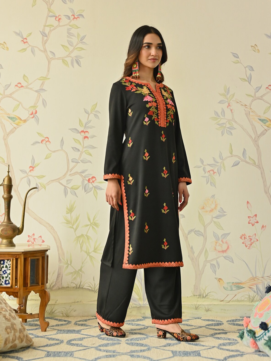 

Rustorange Floral Embroidered Acrylic Straight Kurta, Black