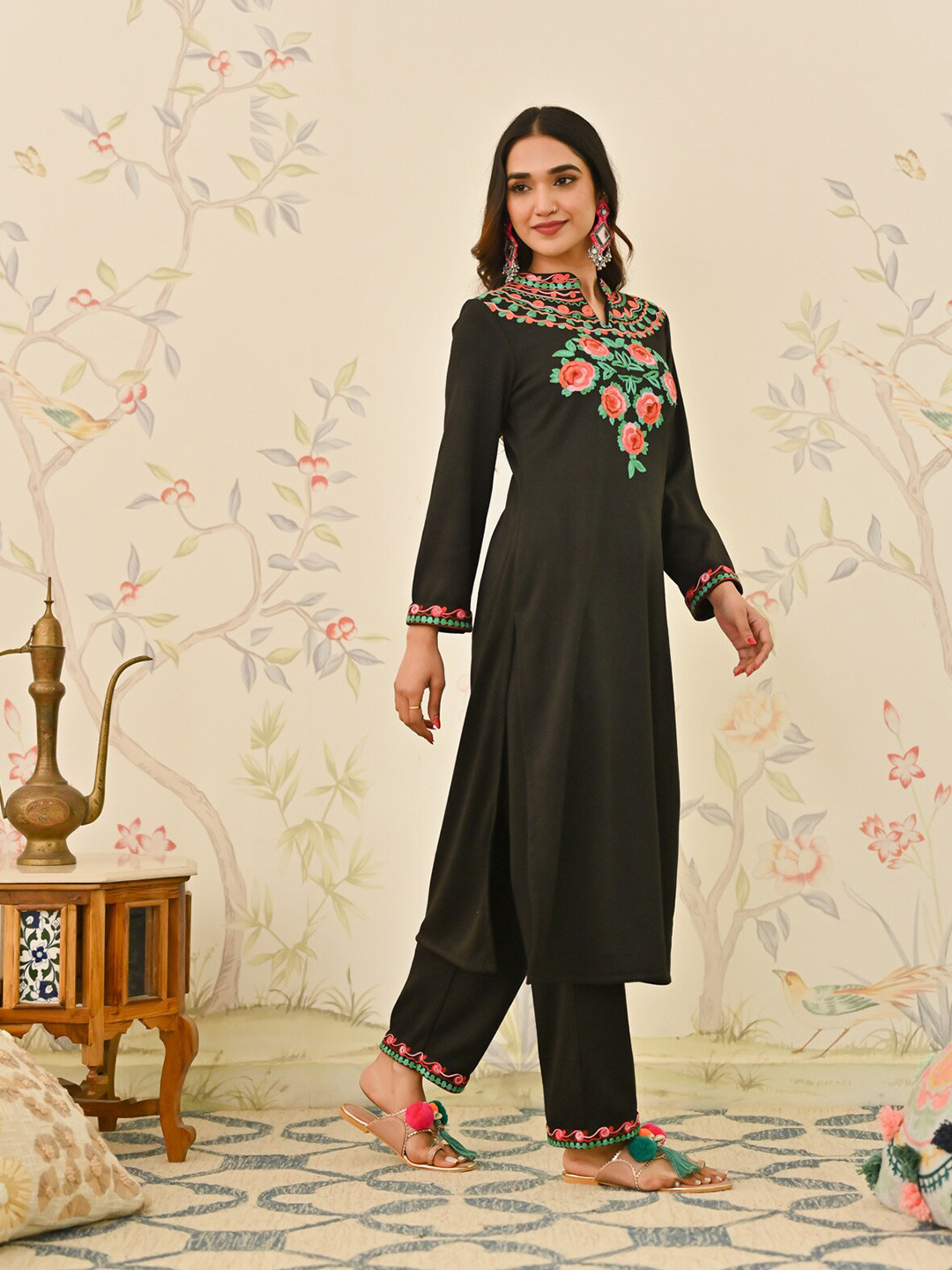 

Rustorange Floral Embroidered Mandarin Collar Kurta, Black
