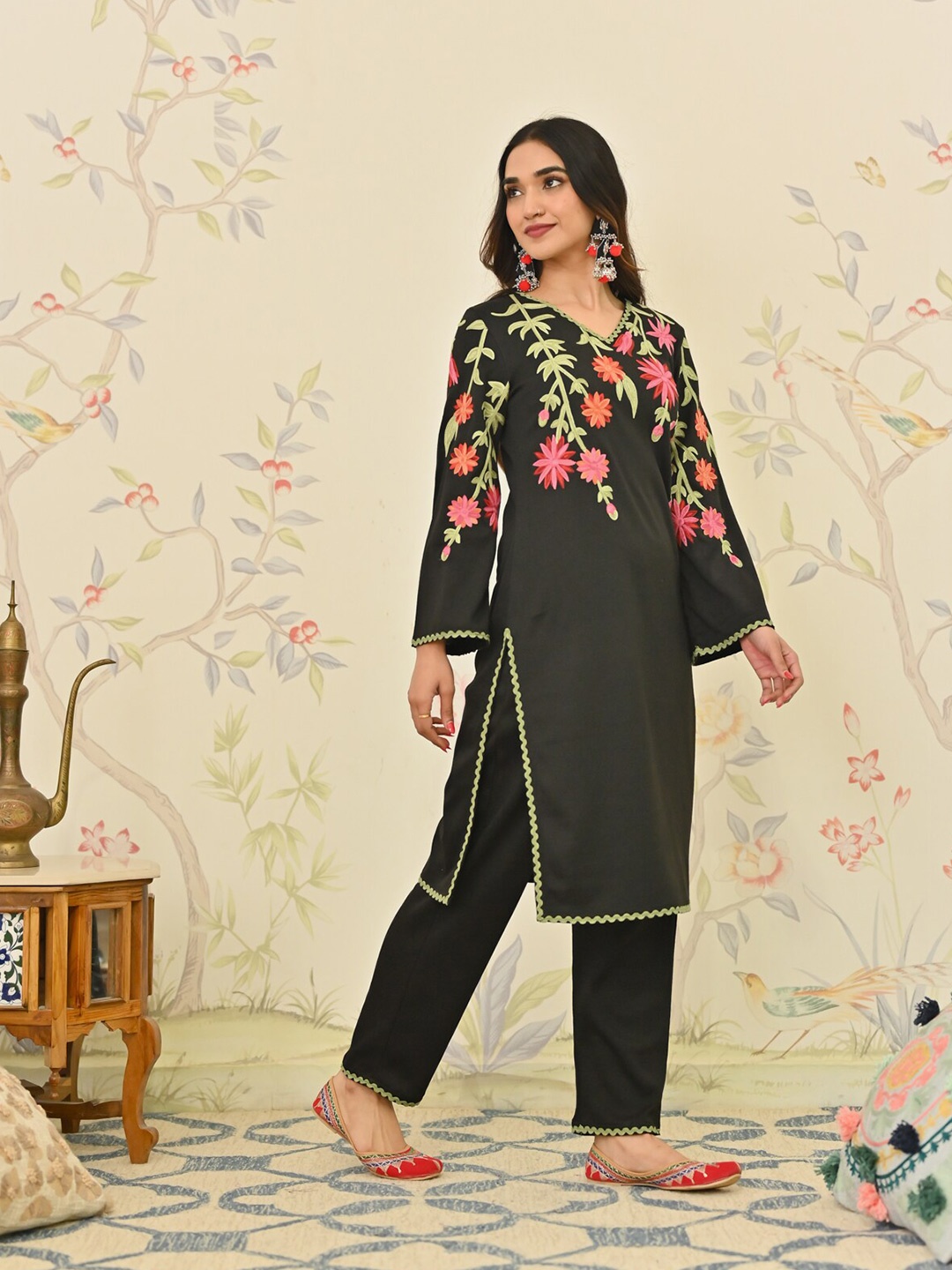 

Rustorange Floral Embroidered Acrylic Straight Kurta, Black