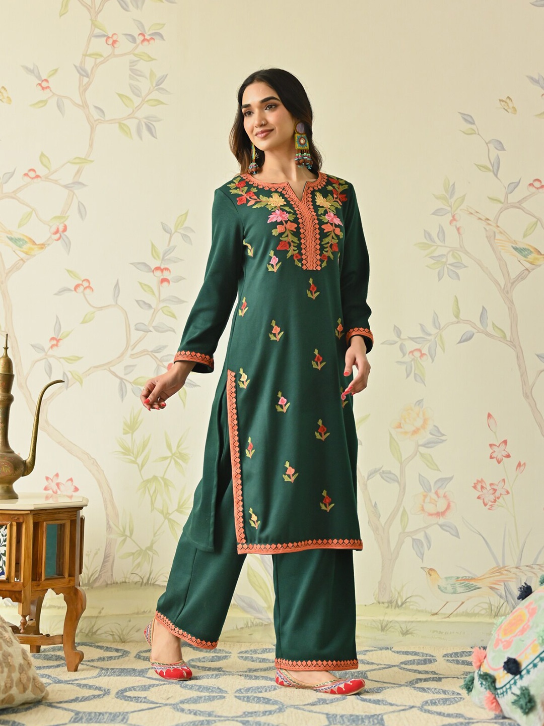 

Rustorange Floral Embroidered Long Sleeves Thread Work Acrylic Kurta, Green