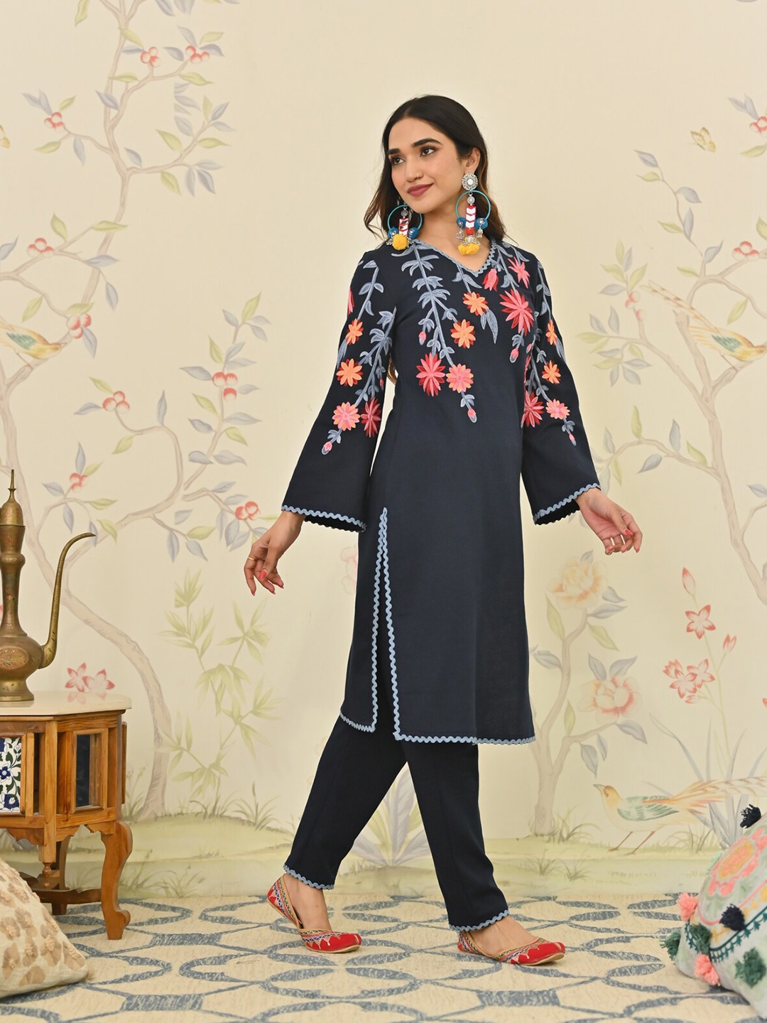 

Rustorange Floral Embroidered V-Neck Long Sleeves Thread Work Acrylic Kurta, Navy blue