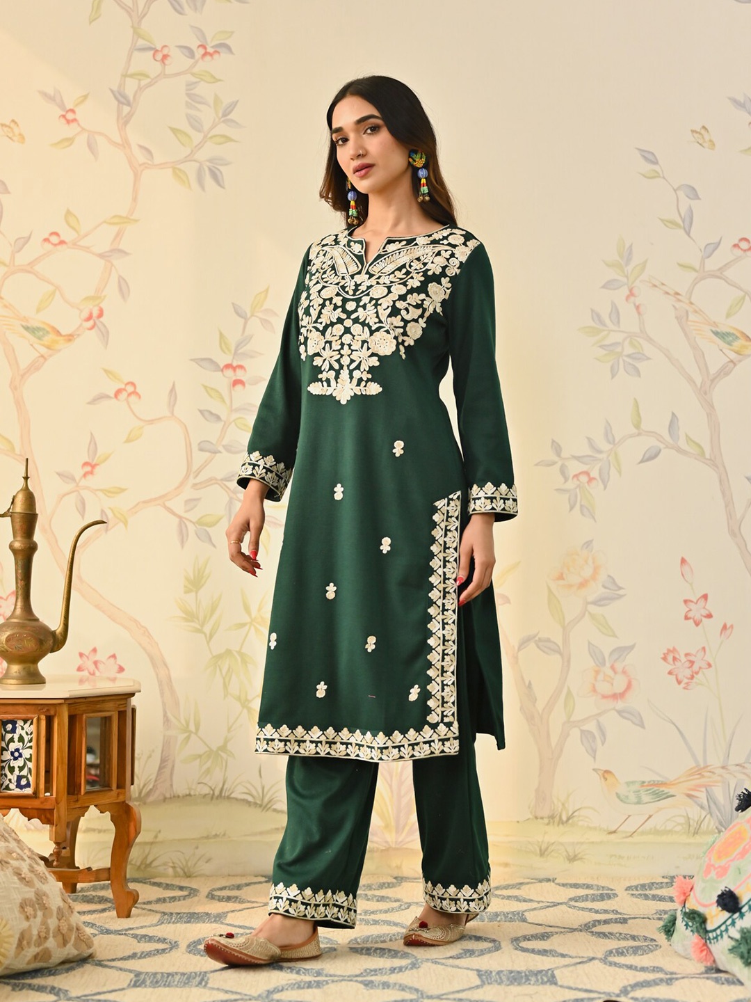 

Rustorange Floral Embroidered Long Sleeves Thread Work Acrylic Kurta, Green