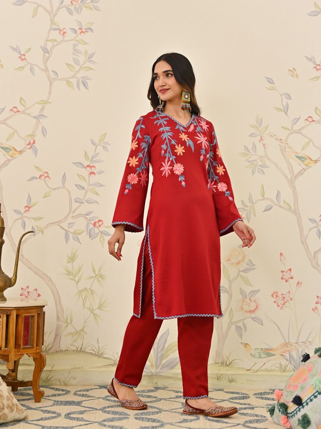 

Rustorange Floral Embroidered V-Neck Long Sleeves Thread Work Acrylic Kurta, Maroon