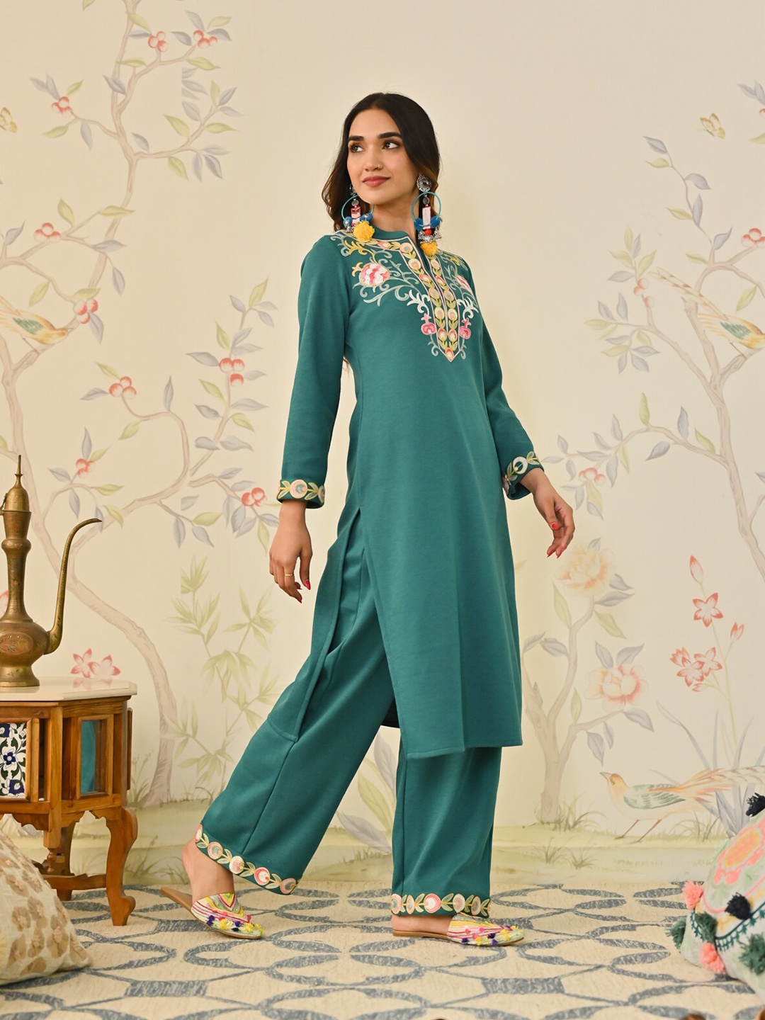 

Rustorange Floral Embroidered Mandarin Collar Kurta, Teal
